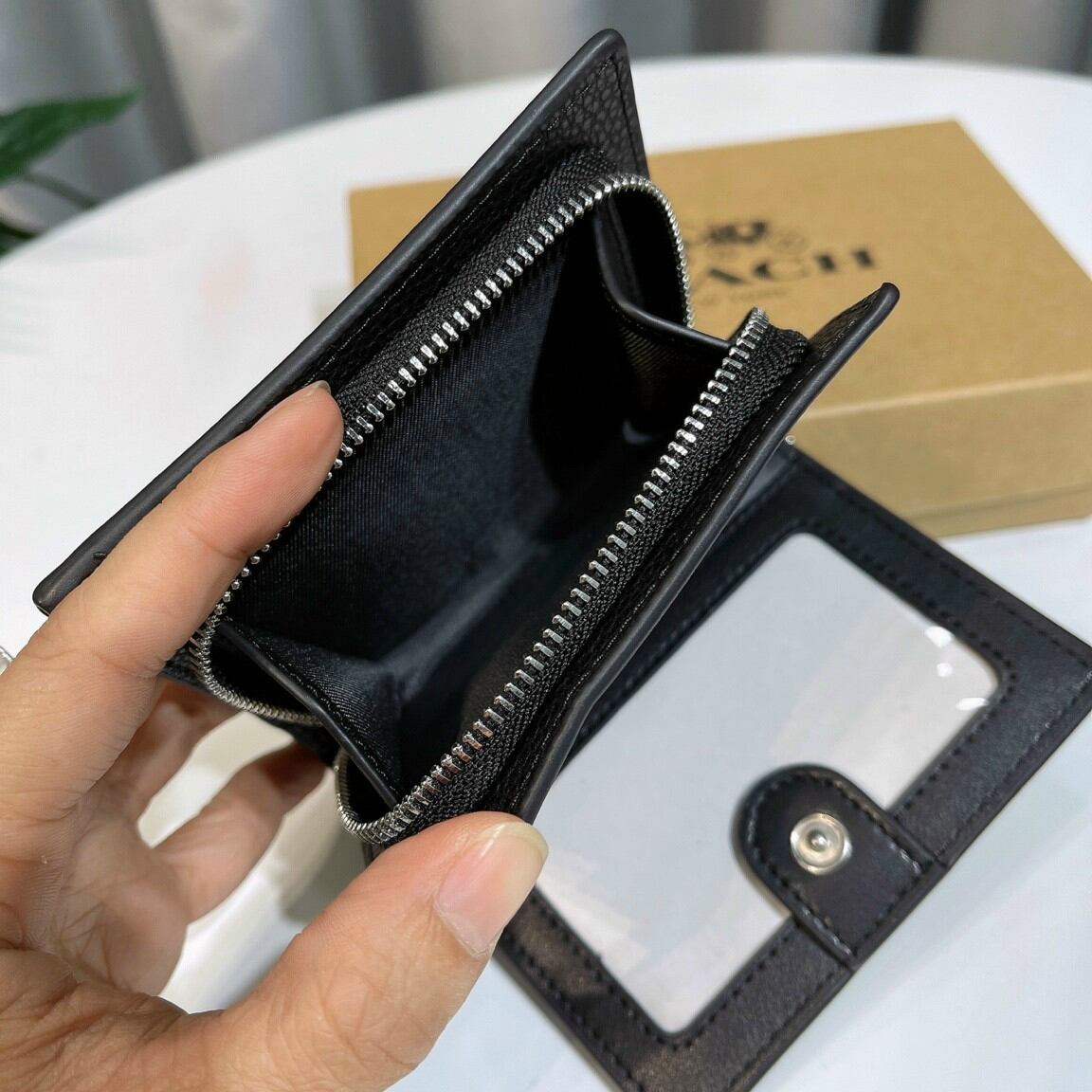 Ví Coach Snap Wallet With Dancing Kitten siêu cưng