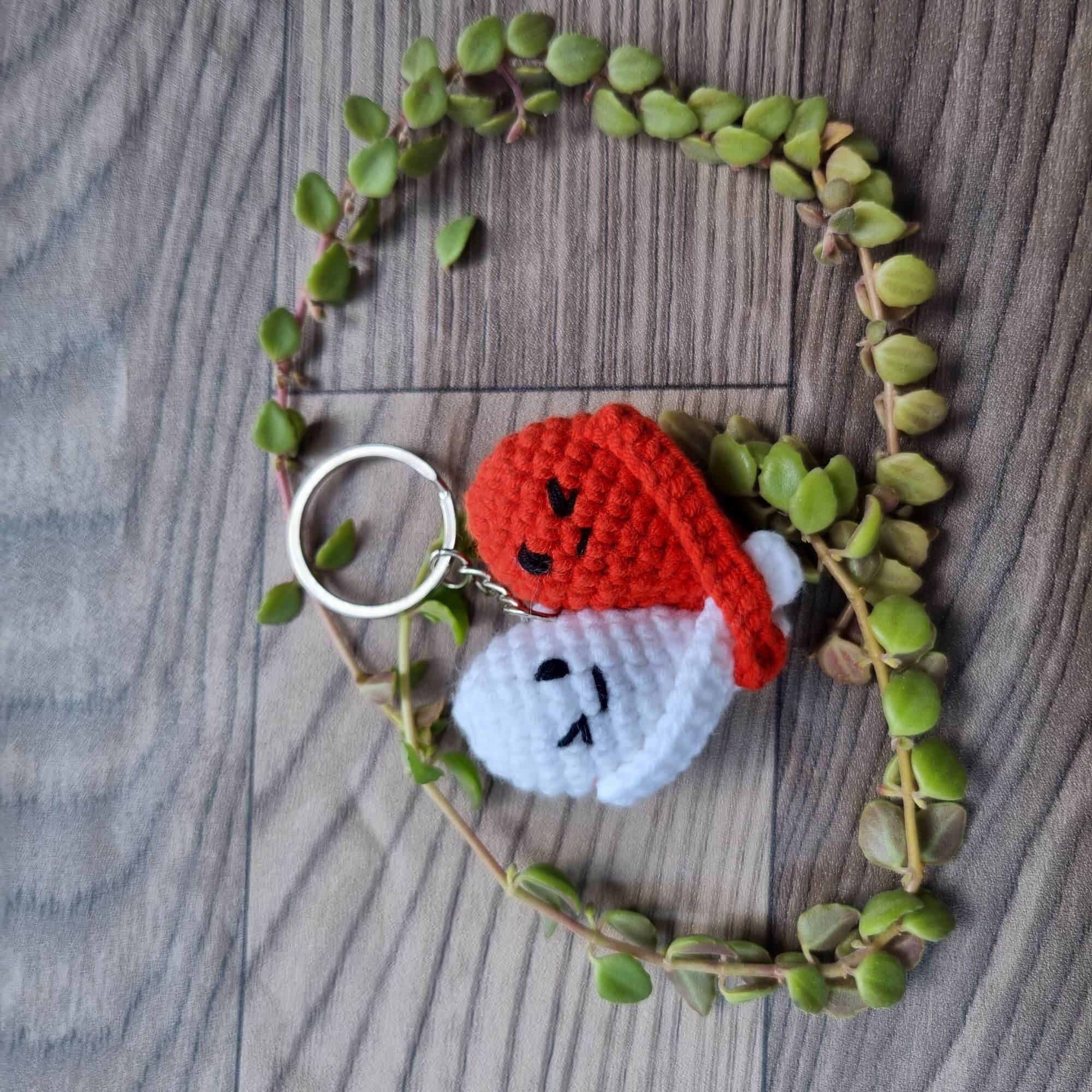 Móc khóa trái tim bằng len - handmade
