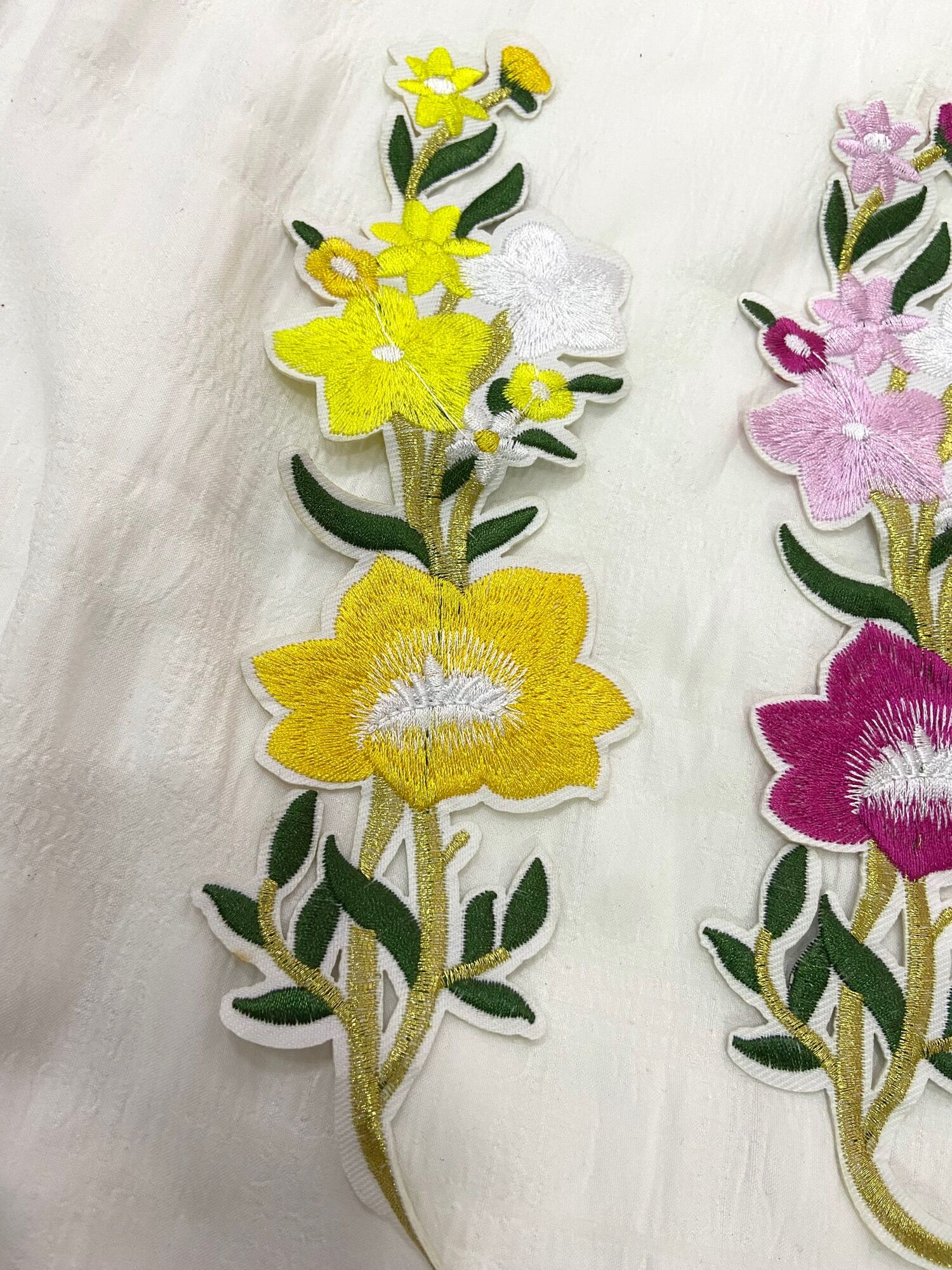 Miếng thêu hình hoa trang trí váy áo
