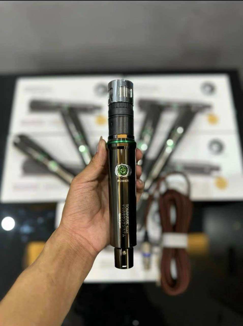 Mic dây nhật tomahawk
