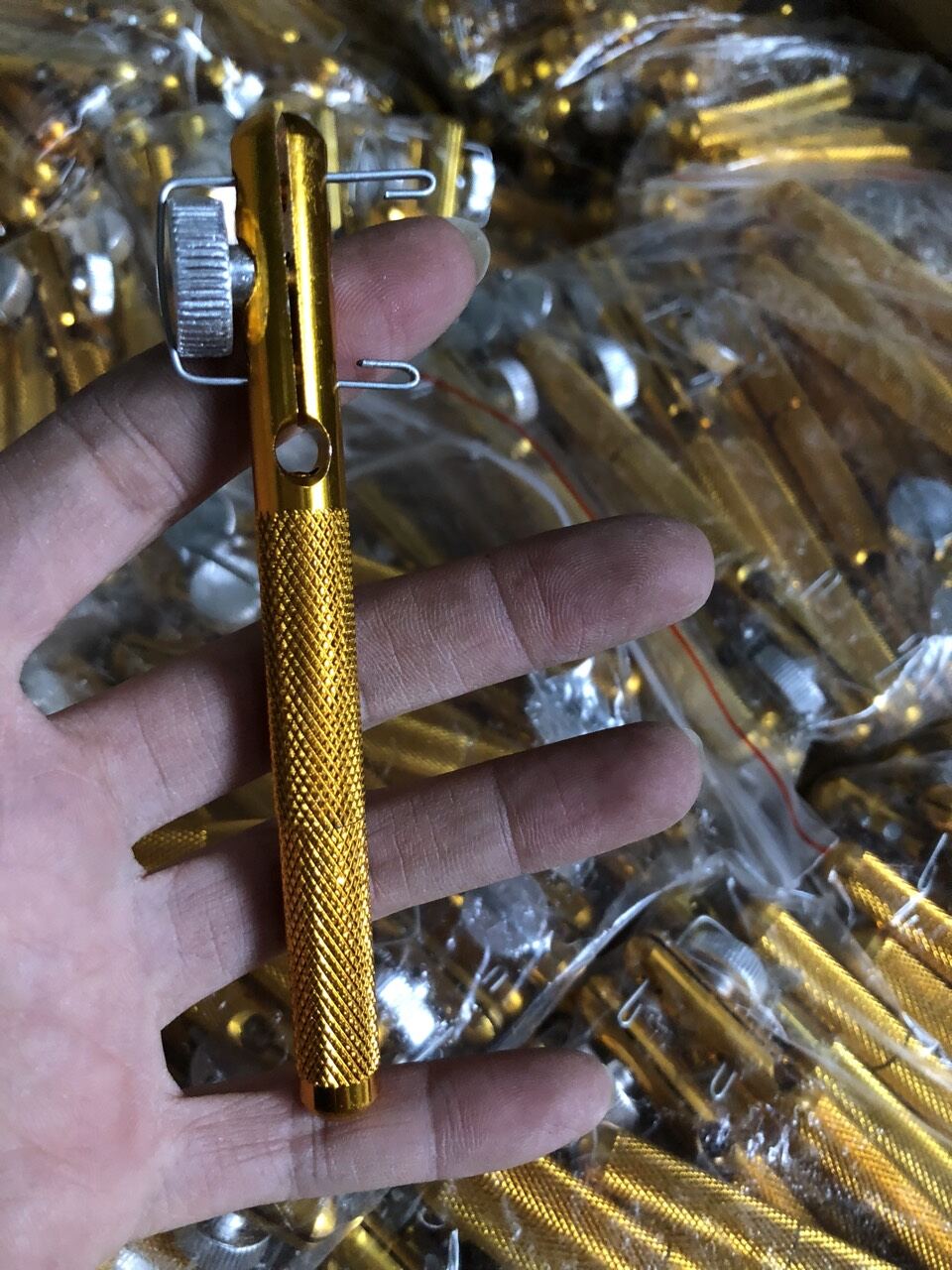 Dụng Cụ Hỗ Trợ Buộc Lưỡi Câu Cá