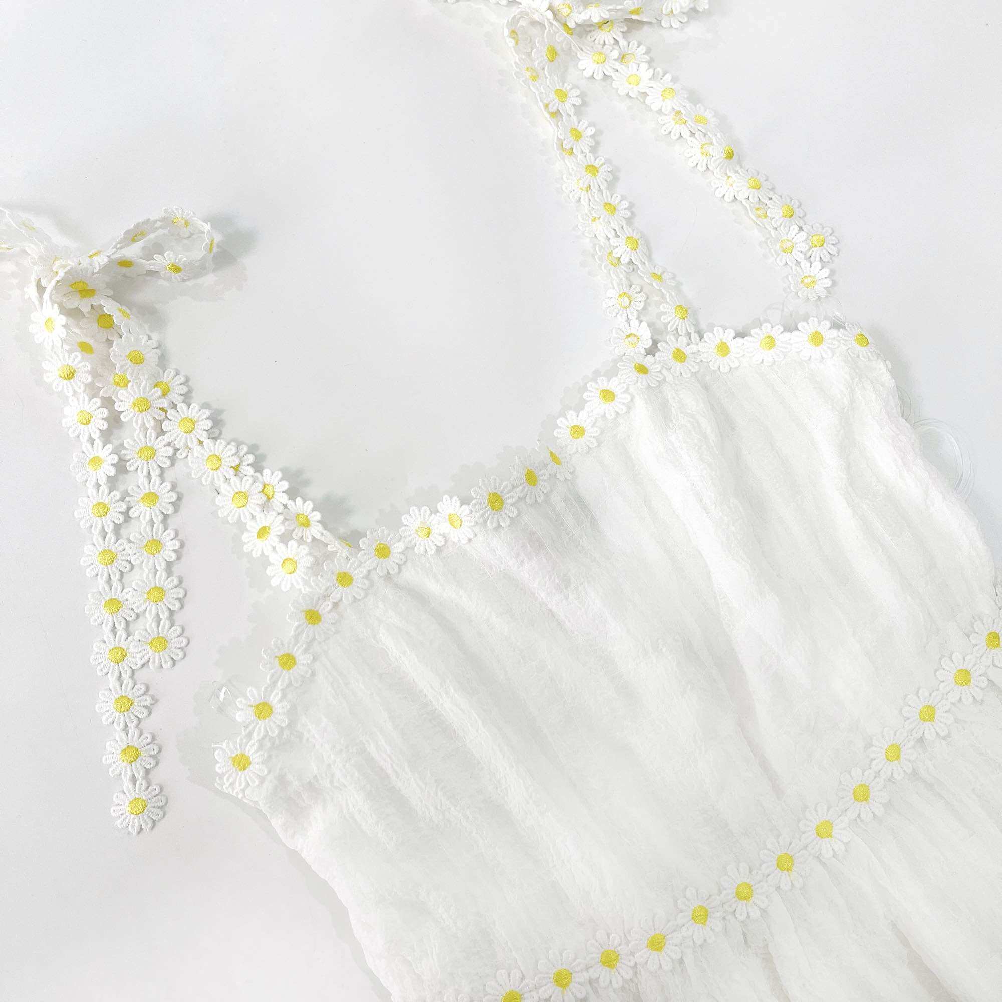 Đầm dây trắng Crystal Doll xuất xịn