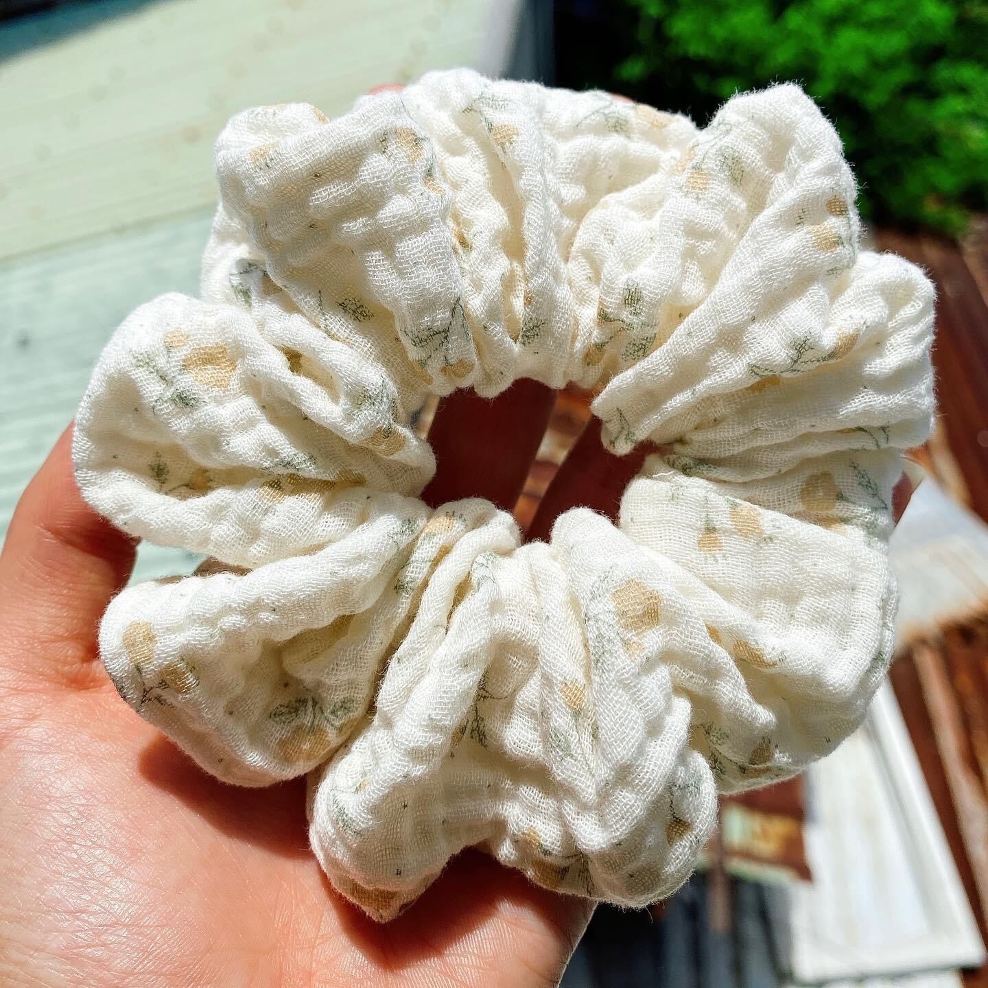 Dây cột tóc Scrunchies hoa