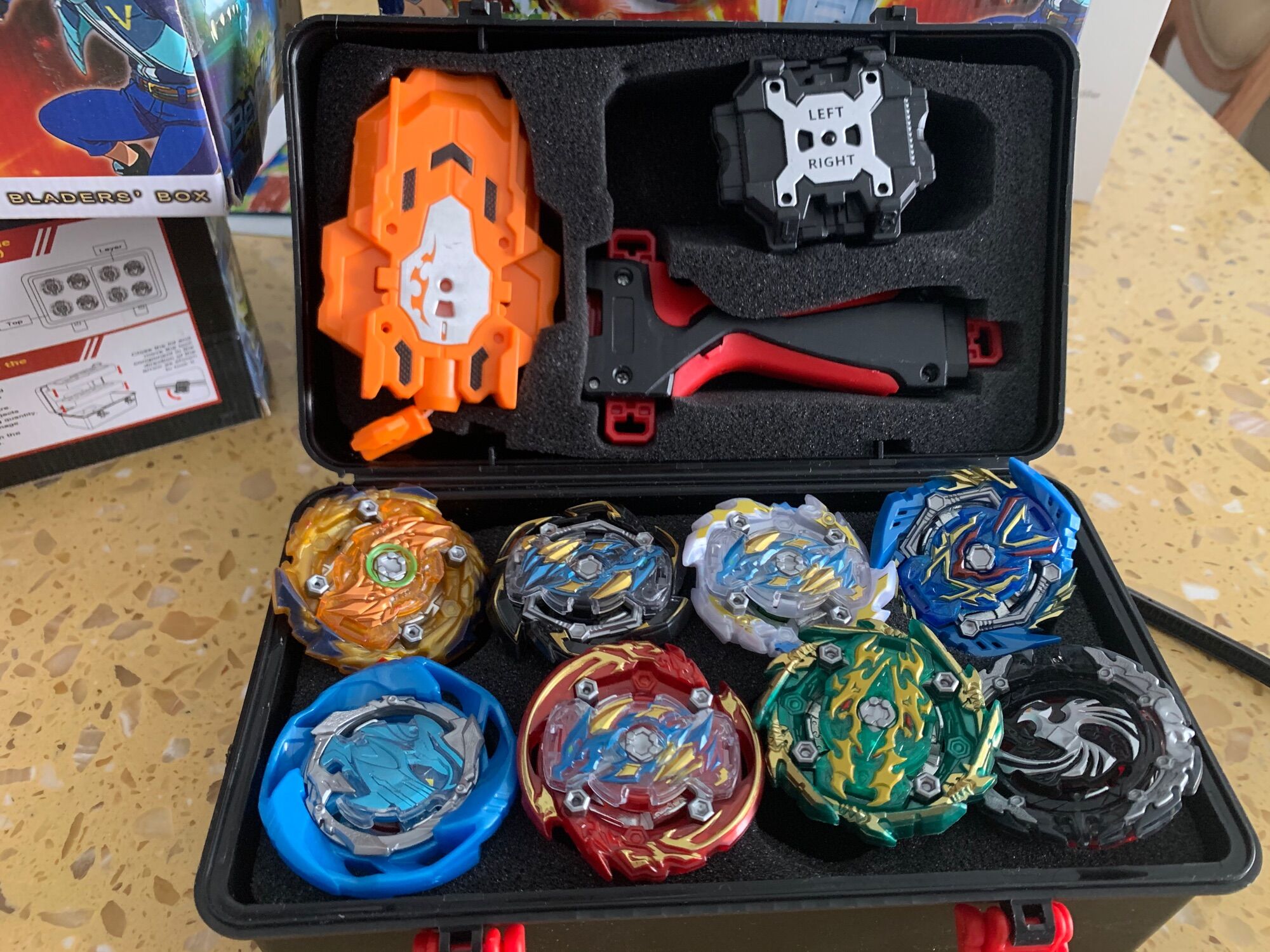 [HCM] Bộ 8 con quay Beyblade kèm hộp đựng cao cấp