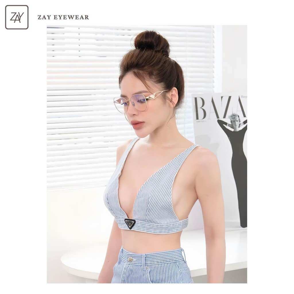 Kính cận có độ theo yêu cầu của khách