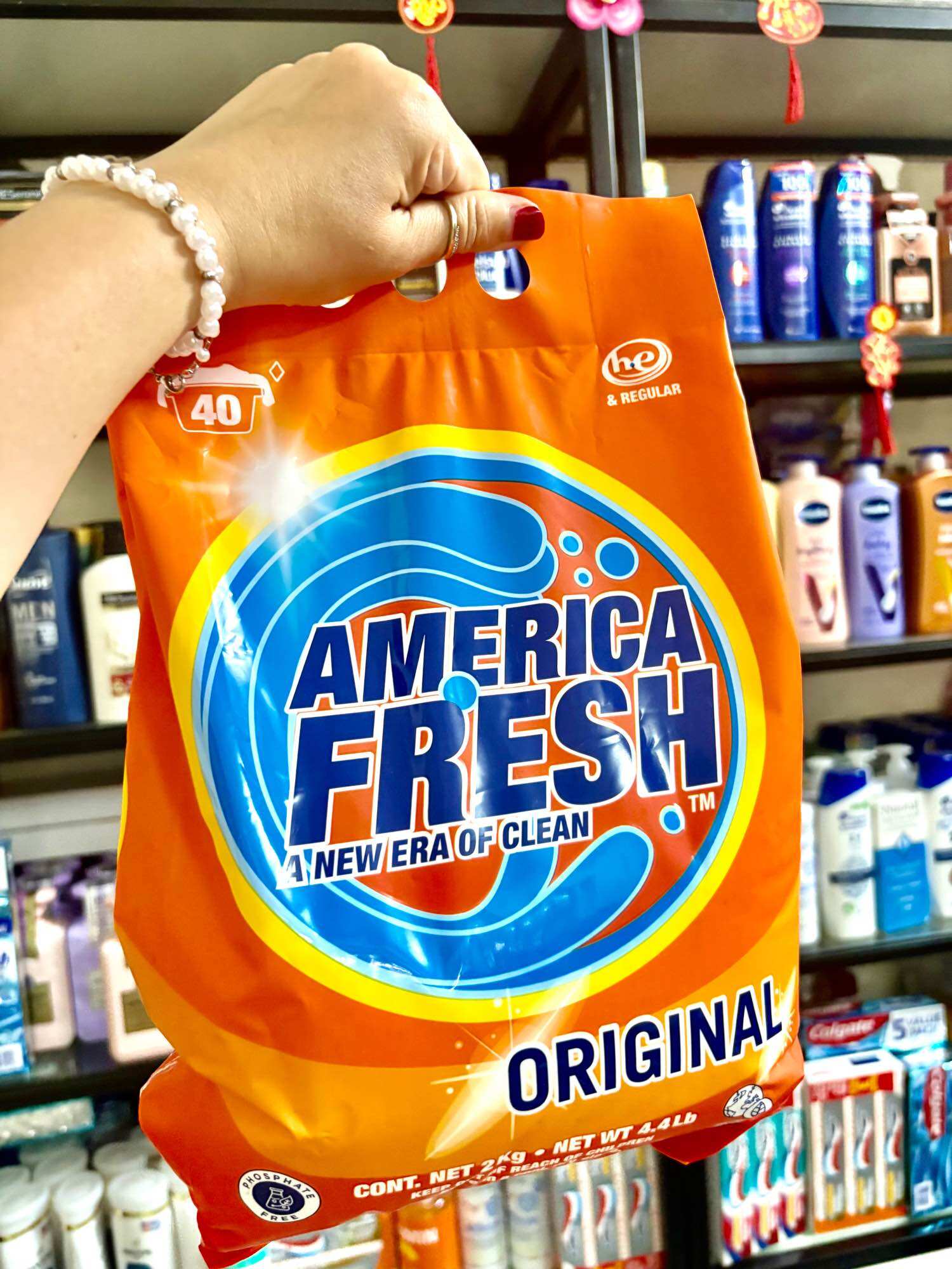 Bột giặt America Fresh Original 40 gói, màu cam và xanh dương, phù hợp cho giặt quần áo.