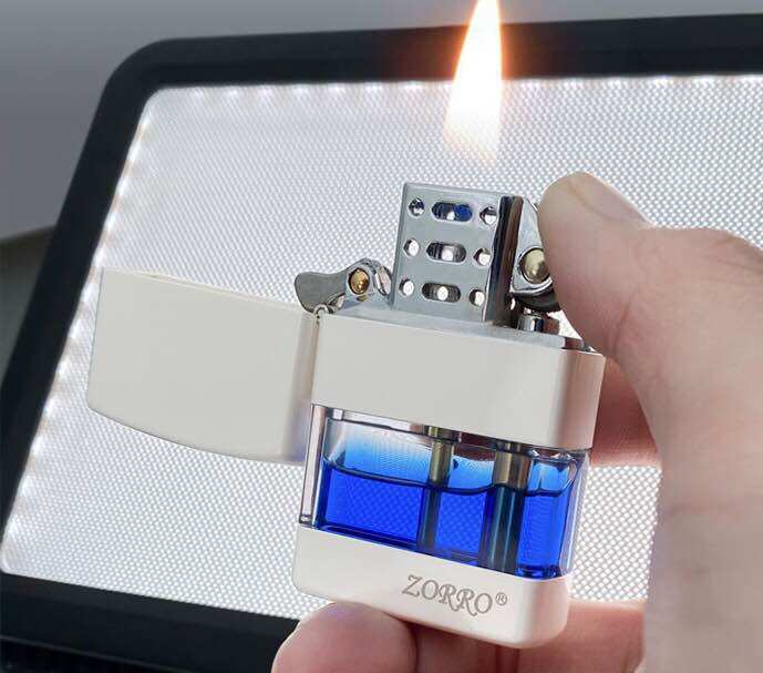 Bật lửa đá xăng Zippo Zorro lộ xăng cao cấp( tặng kèm chai xăng 30ml)