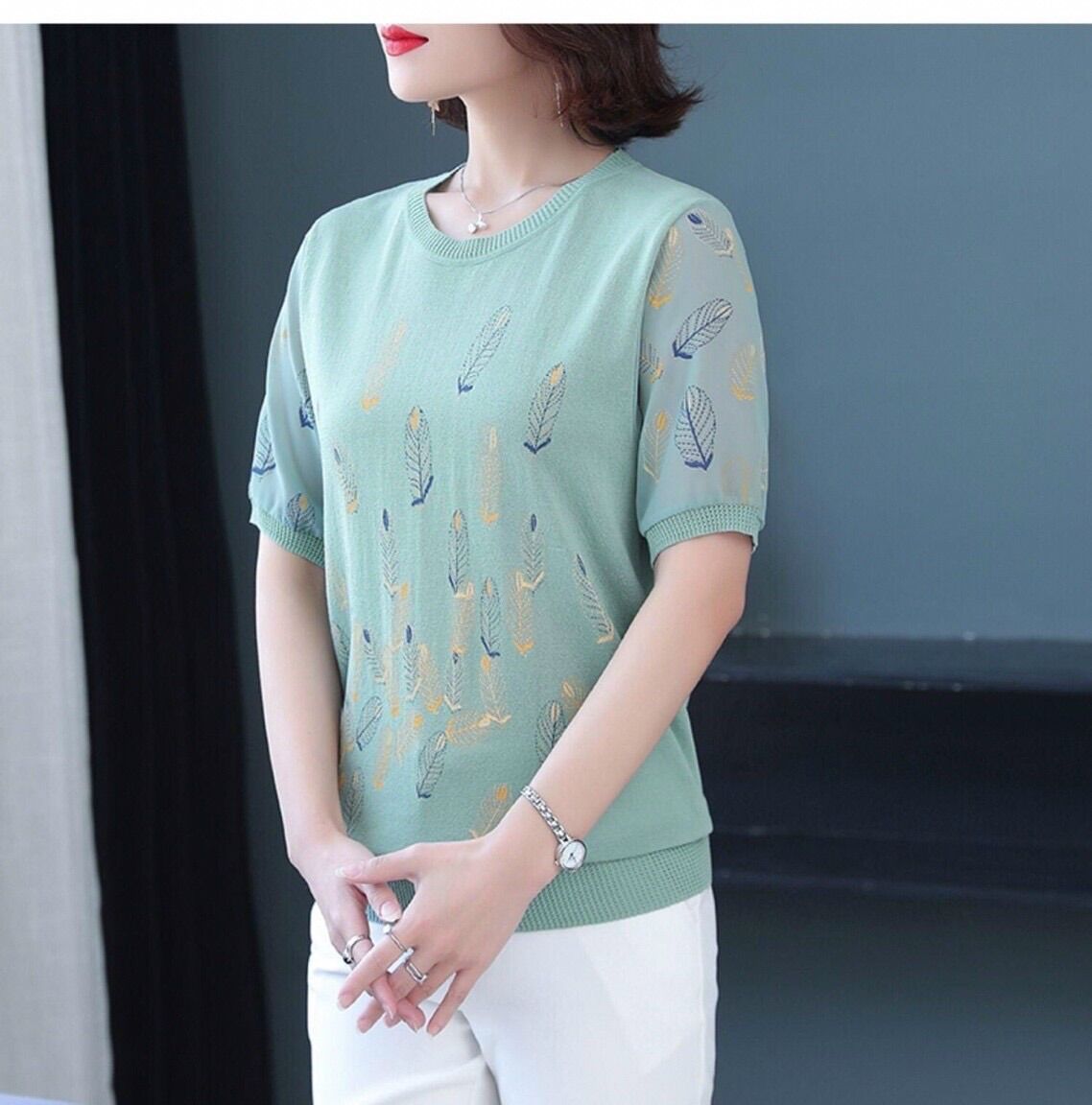 Áo trung niên tay voan họa tiết lá