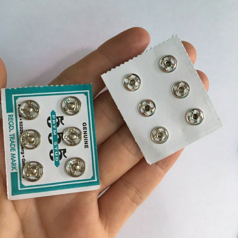 Vỉ nút bấm áo dài,áo bé (36 nút nhỏ)