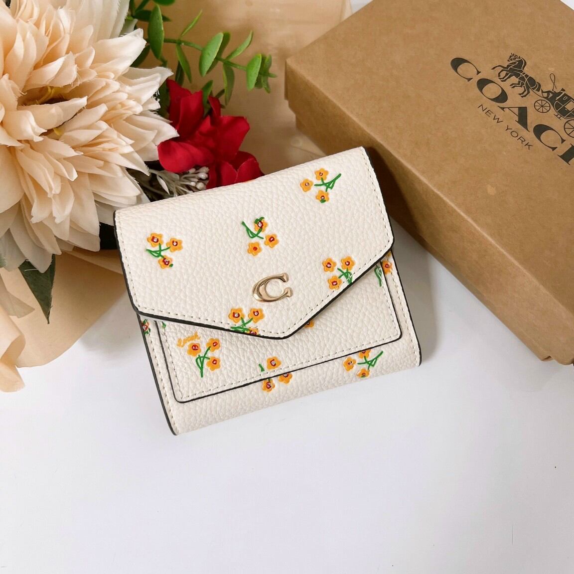 Ví coach hoa phun nổi siêu xinh