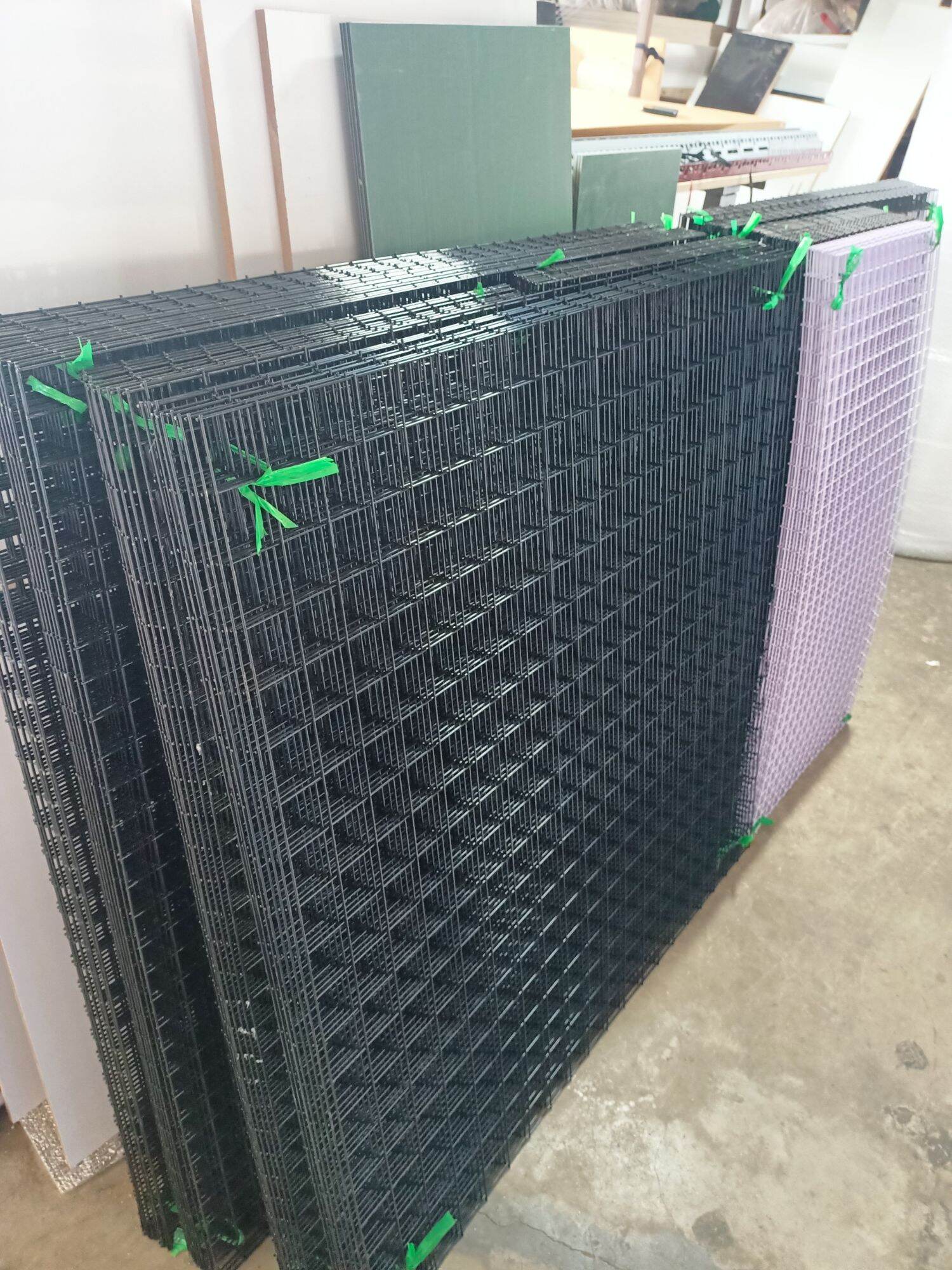 Lưới vuông treo đồ khổ 50cm×1m, 1m×1m dùn để treo đồ trang trí, phụ kiện,chuồng nuôi thú cưng..