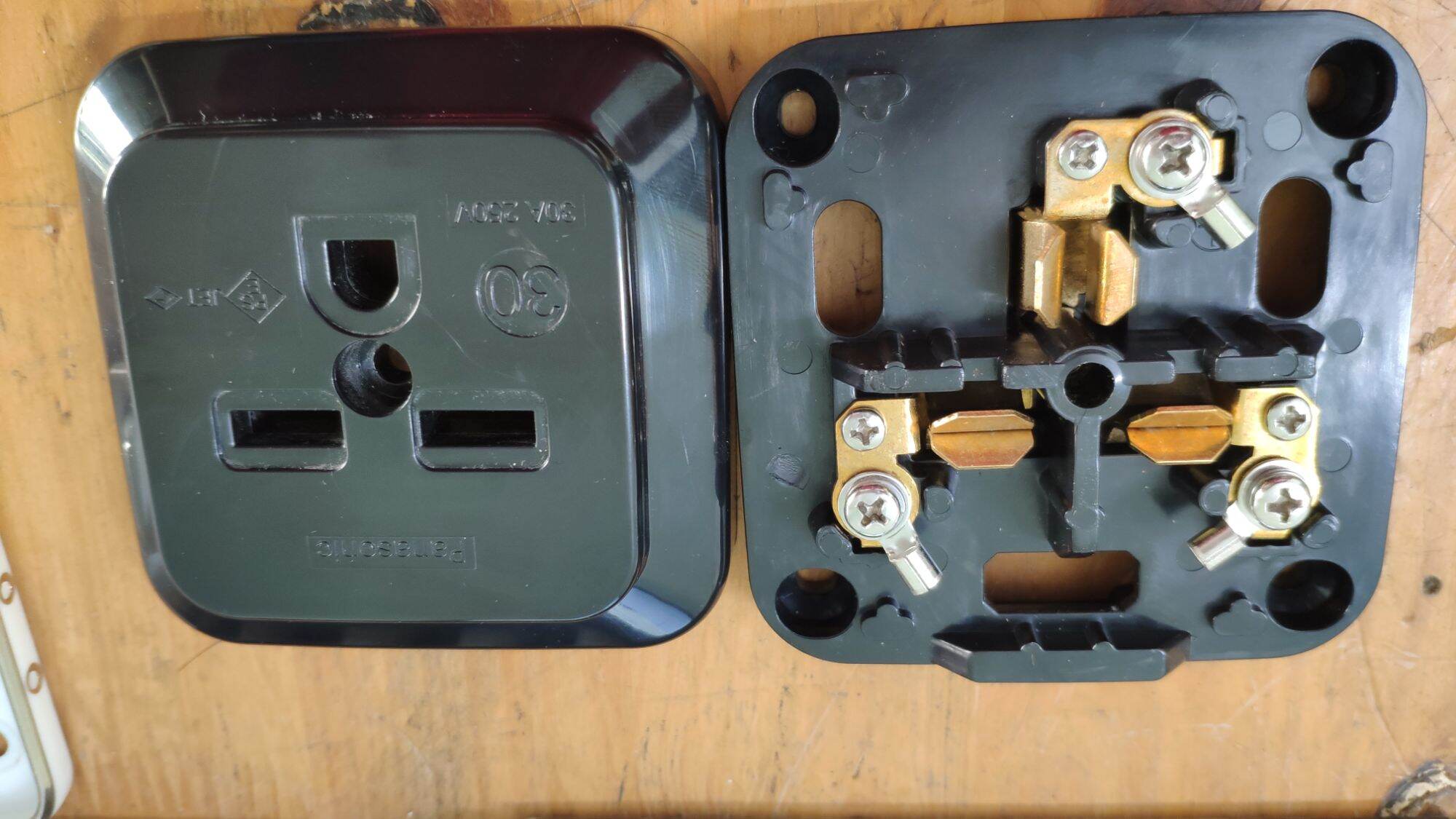 ổ cắm cho bếp từ âm nội địa nhật