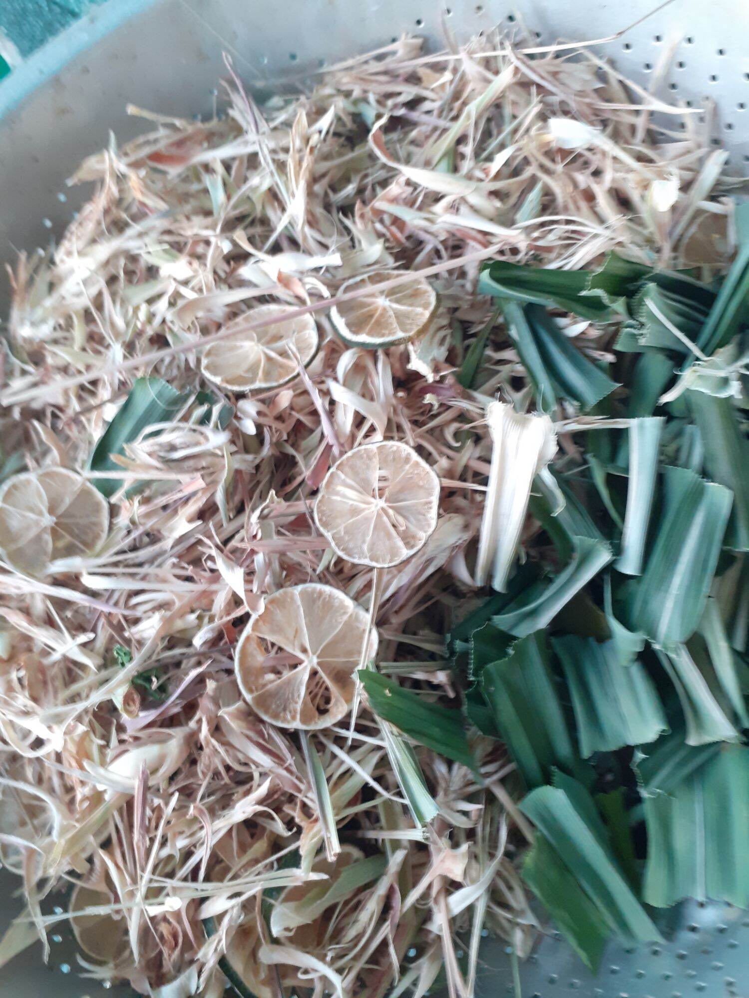 Trà sả gừng chanh lá dứa 100g.
