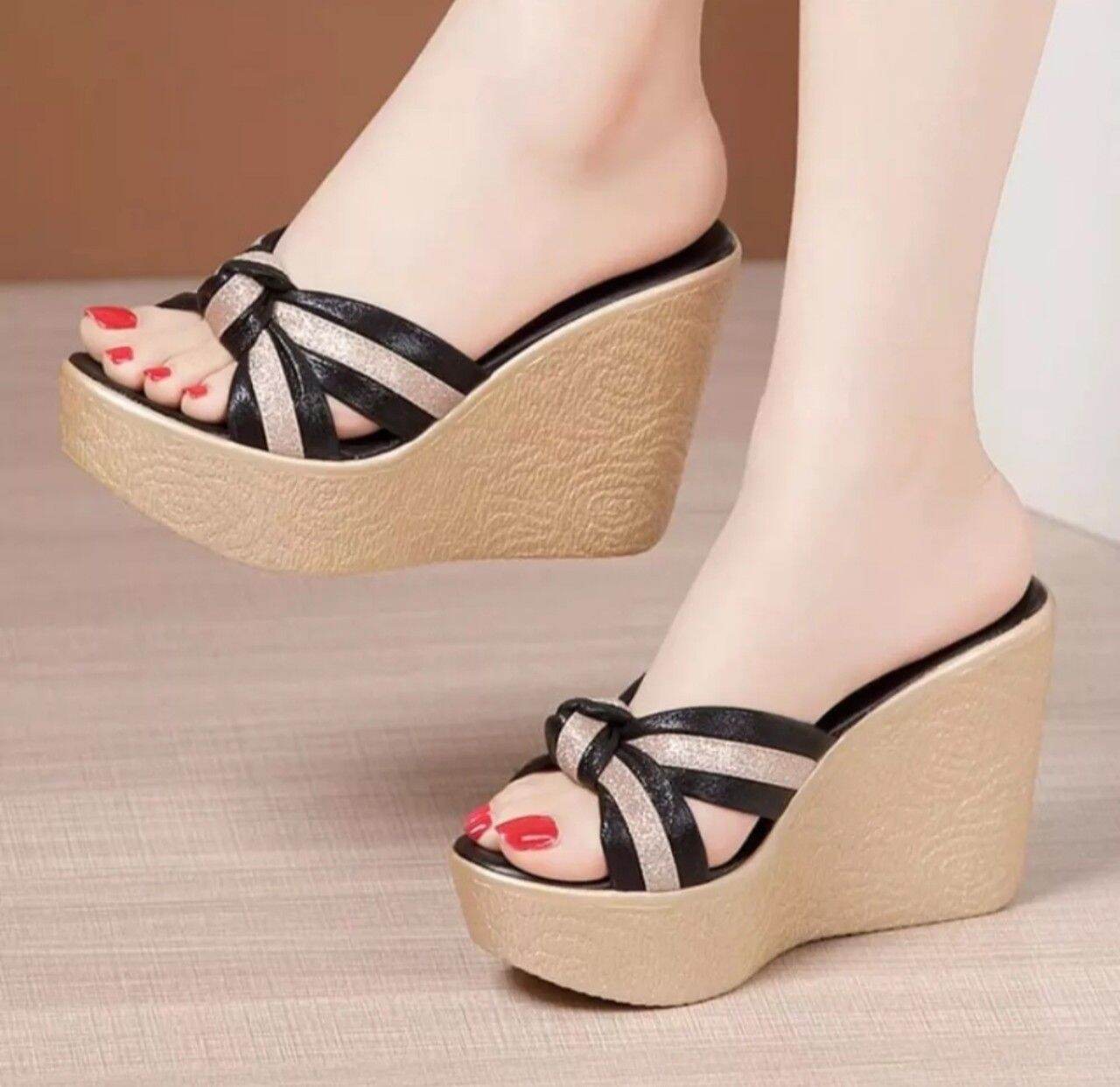 Dép đế xuồng quai chéo sọc