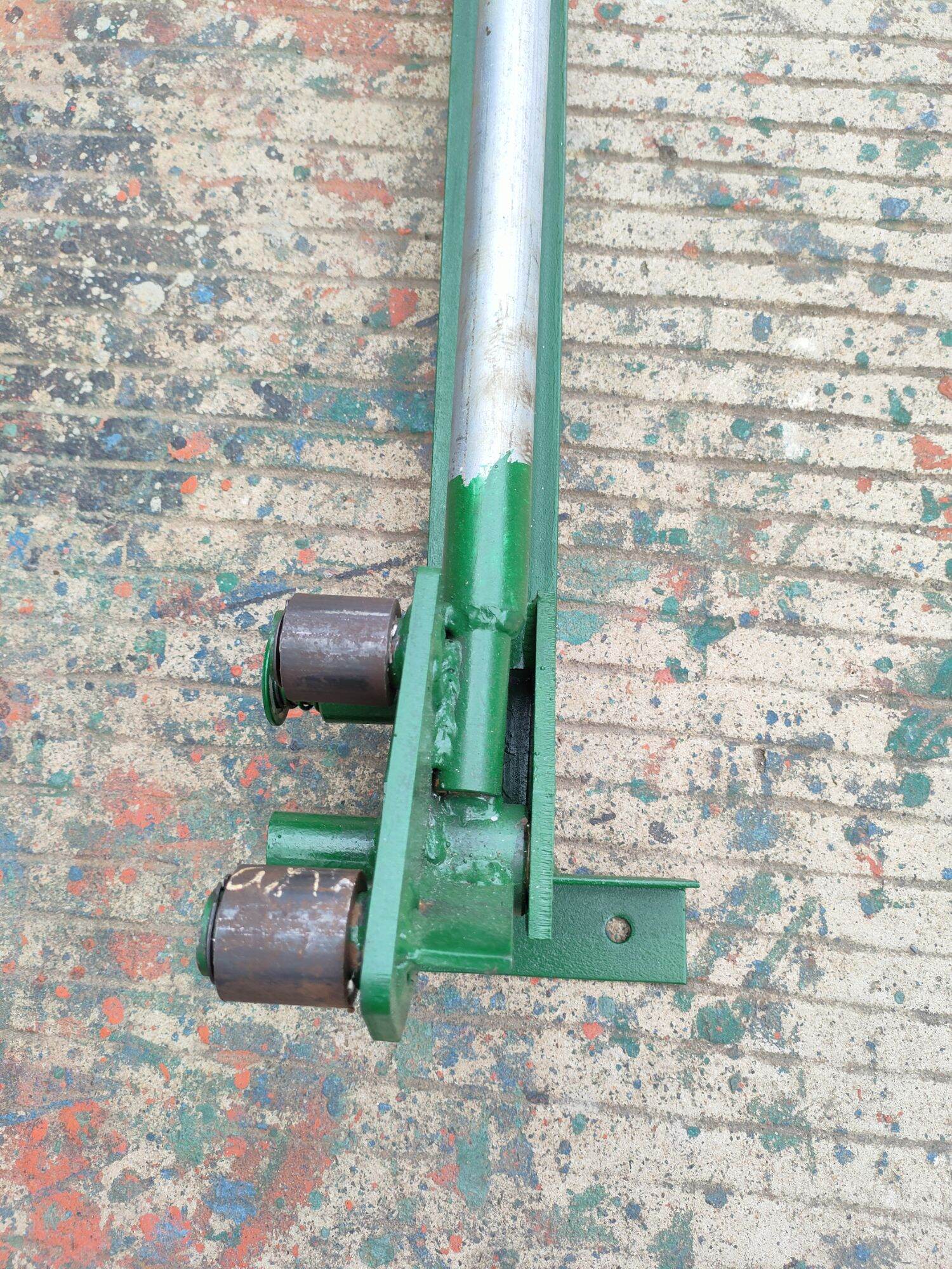 Bàn bẻ sắt 18