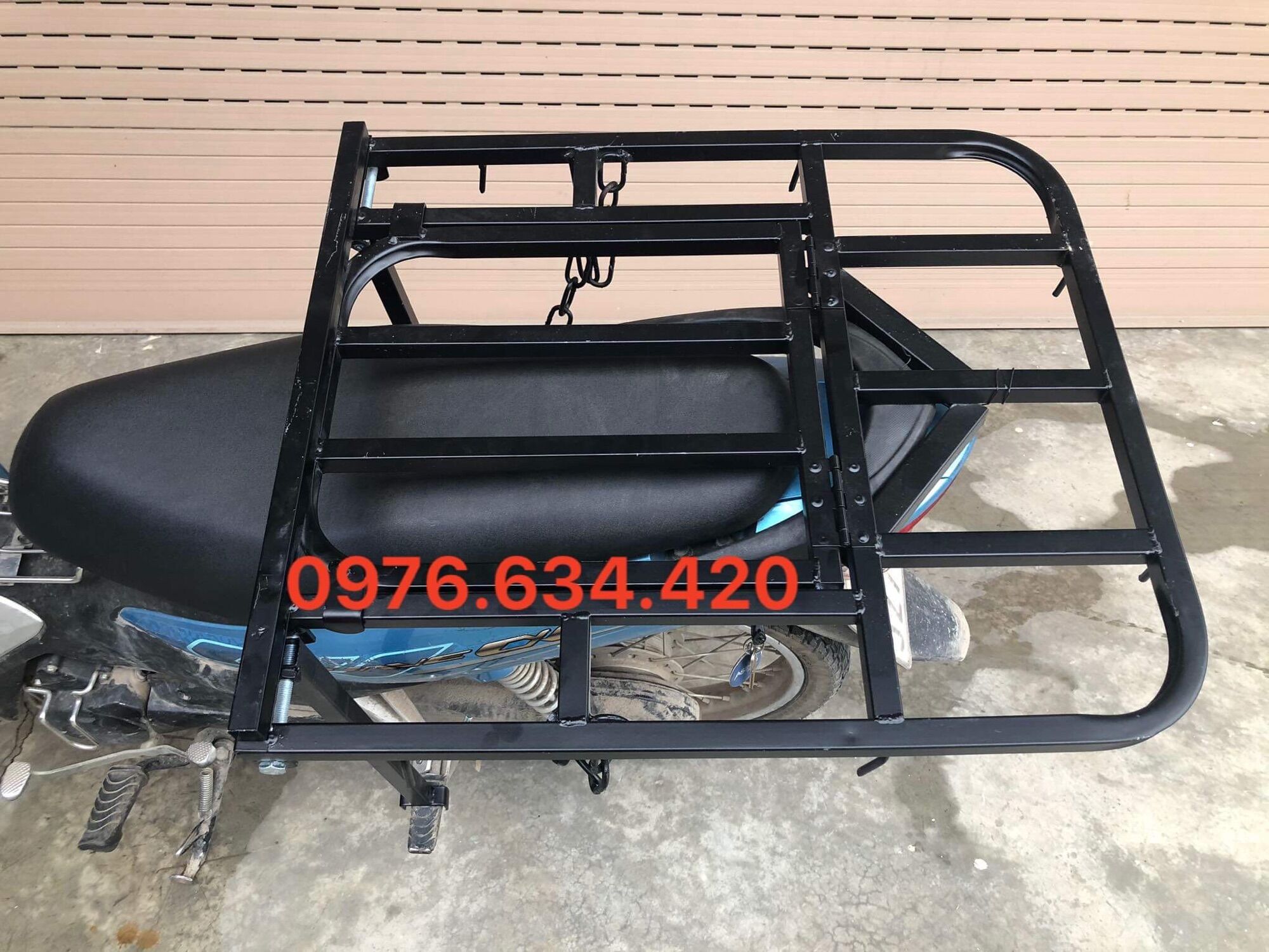 Kệ chở đồ, giá chở hàng mở cốp đổ xăng