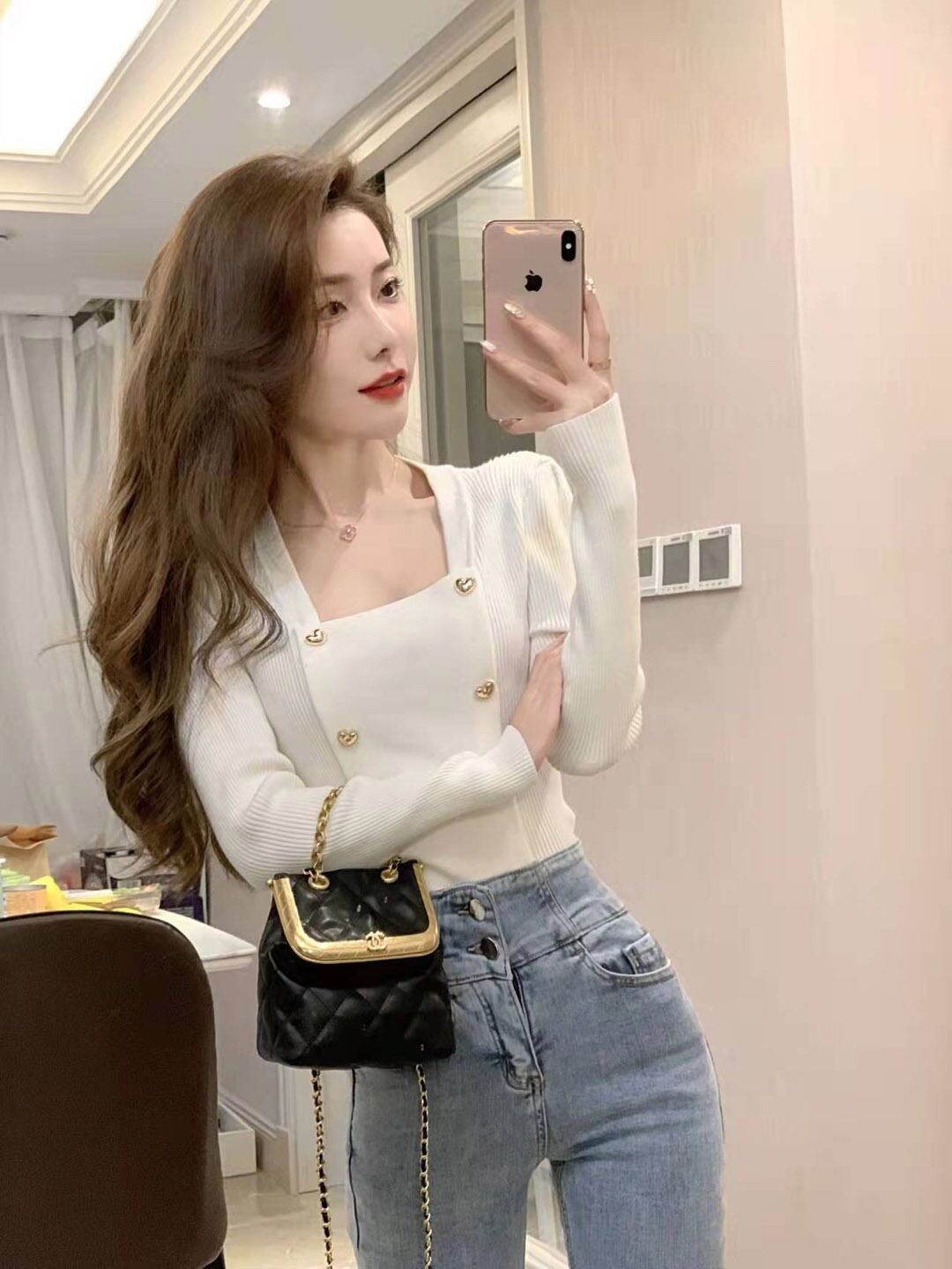 Áo len dài tay cổ vuông đính cúc trái tim