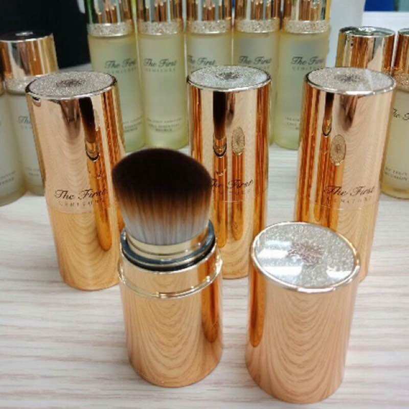 Cọ tán nền trang điểm Ohui The First có nắp đậy - sản phẩm cao cấp chính hãng Hàn Quốc