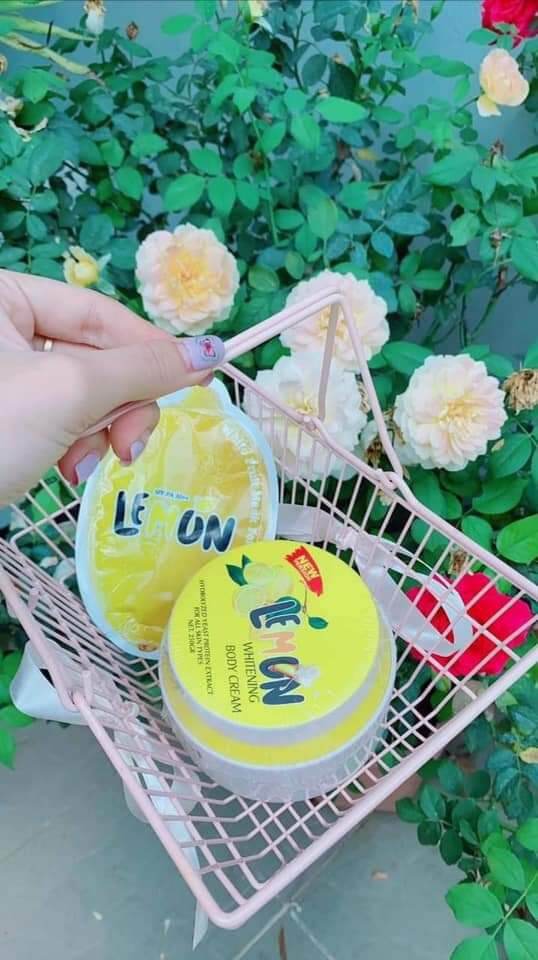 🍋🍋  Kem Body Le.mo.n Chanh Xịn 🍋🍋  💢 Chất kem xuất sắc lắm luôn nha khách ơi  thoa đến đâu thấm liền đến đó mà không để lại một tý vân kem nào hết nha.  💢 Body Le.m.on chiết xuất từ chanh tươi sẽ đem lại cho cho bạn cảm giác mát lạnh khi