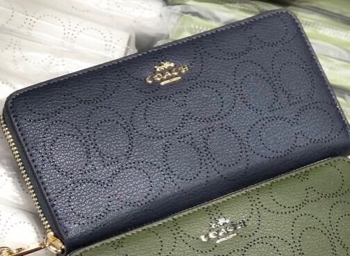 Ví Coach Long Zip hoạ tiết nổi bật
