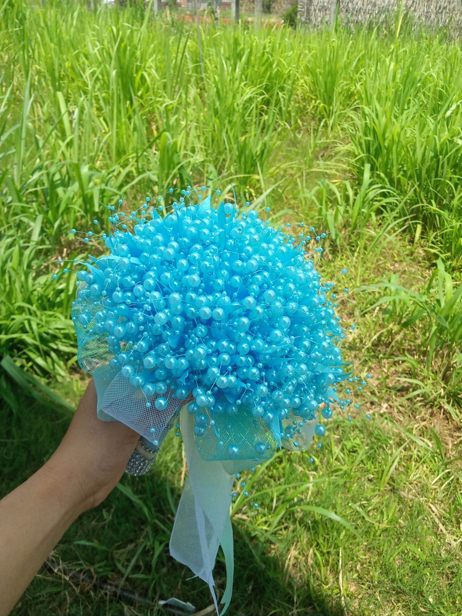 Hoa cưới cầm tay màu xanh nước biển. Shop có đủ màu, khách cần màu nào thì để lại tin nhắn cho shop