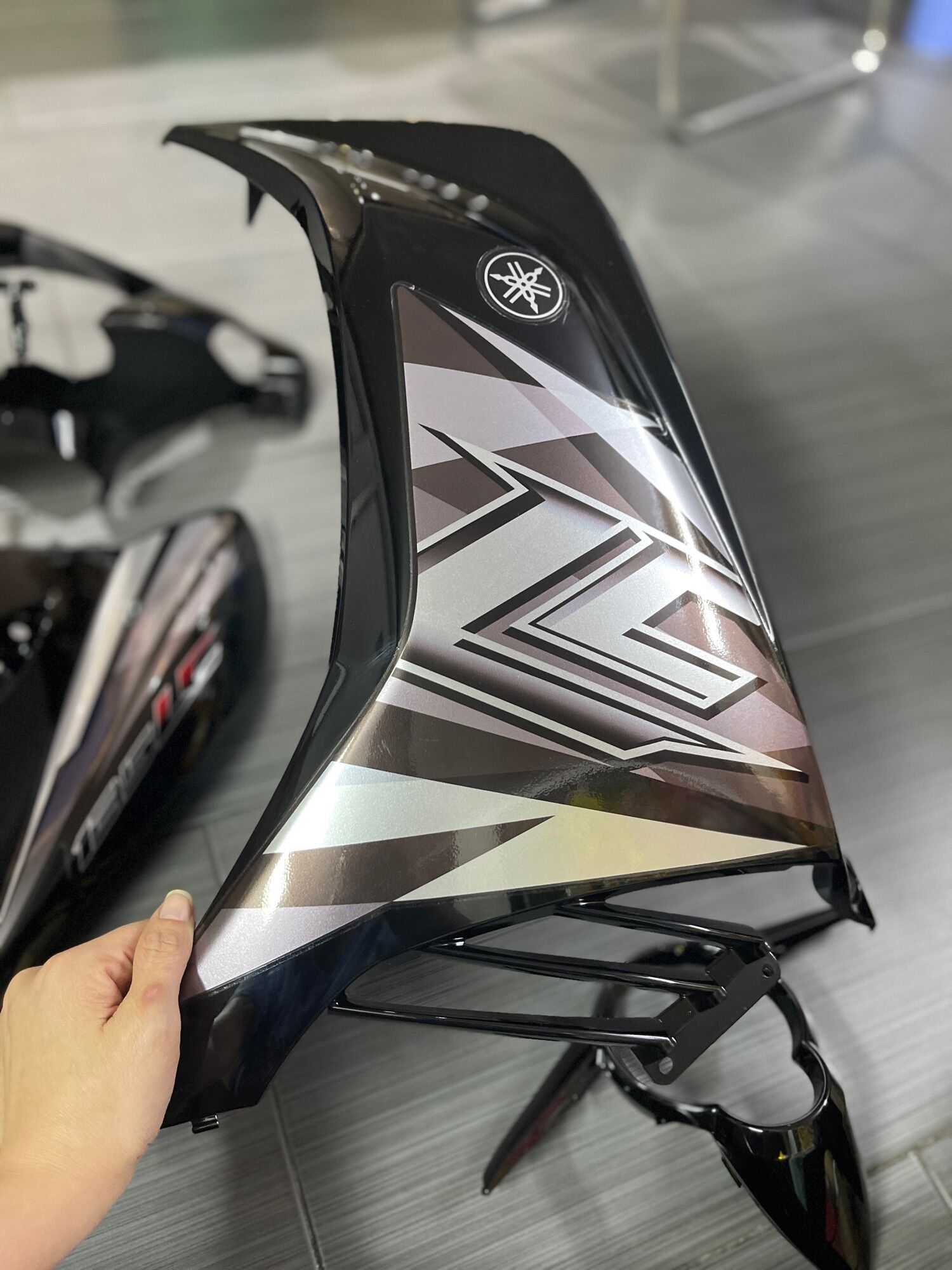 Áo Ex 135 đen tem candy LC135