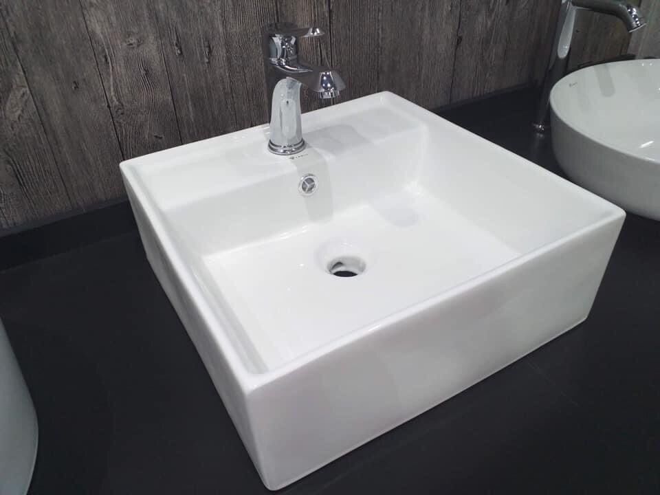 Lavabo TREO TƯỜNG hình vuông ( có bát treo, k kèm vòi , xả)