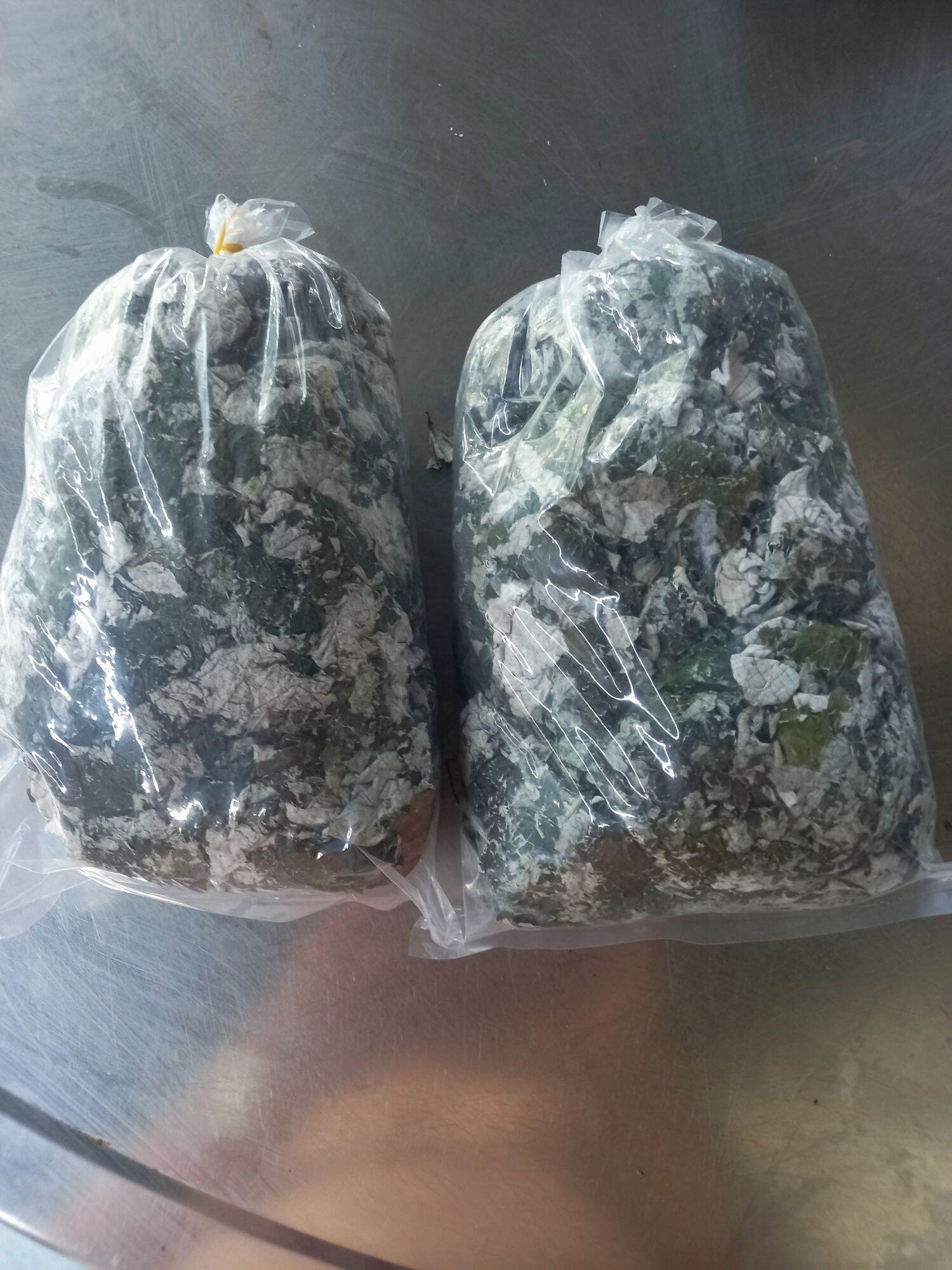 Lá gai khô sạch không gân lá, 2 túi khoảng 200g