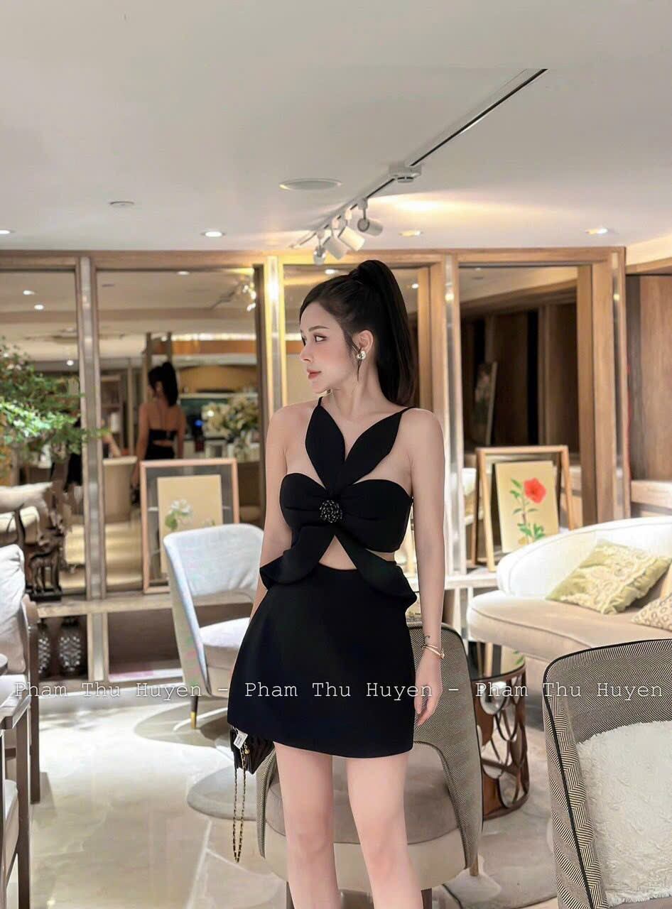 ĐẦM CỔ YẾM TAI THỎ KHOÉT EO ĐI TIỆC(CÓ MÚT NGỰC)