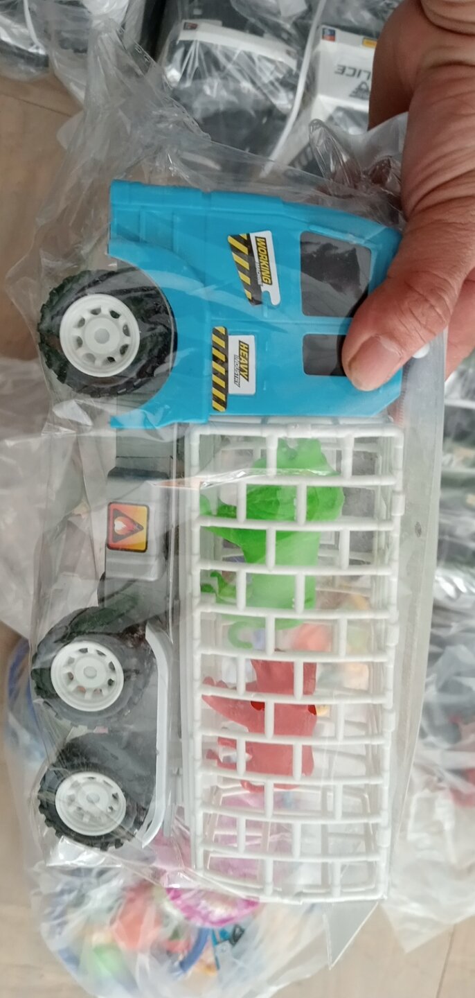 Đồ chơi xe tải chở hàng chạy trớn