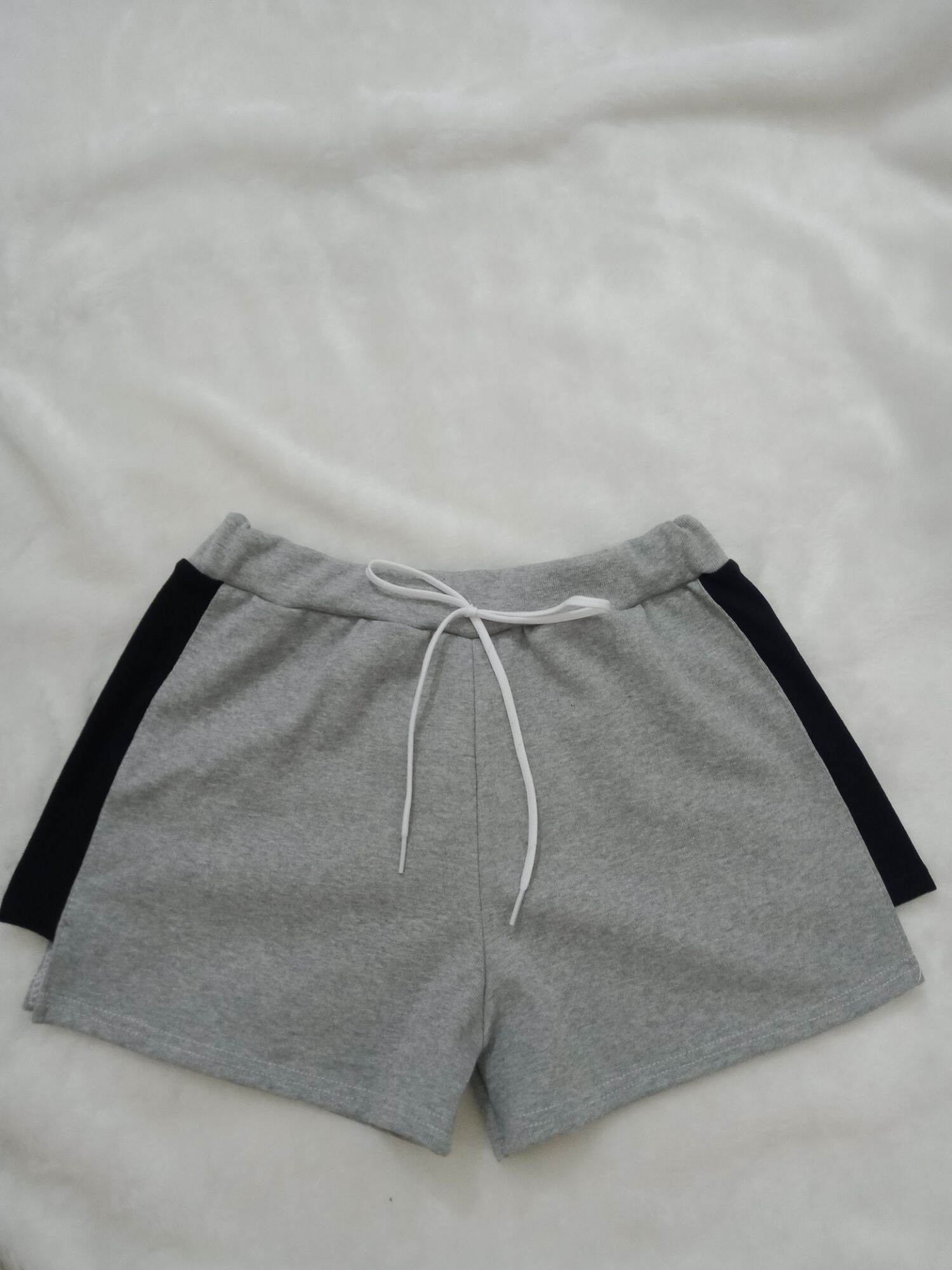 Quần short nữ phối sọc sườn thể thao
