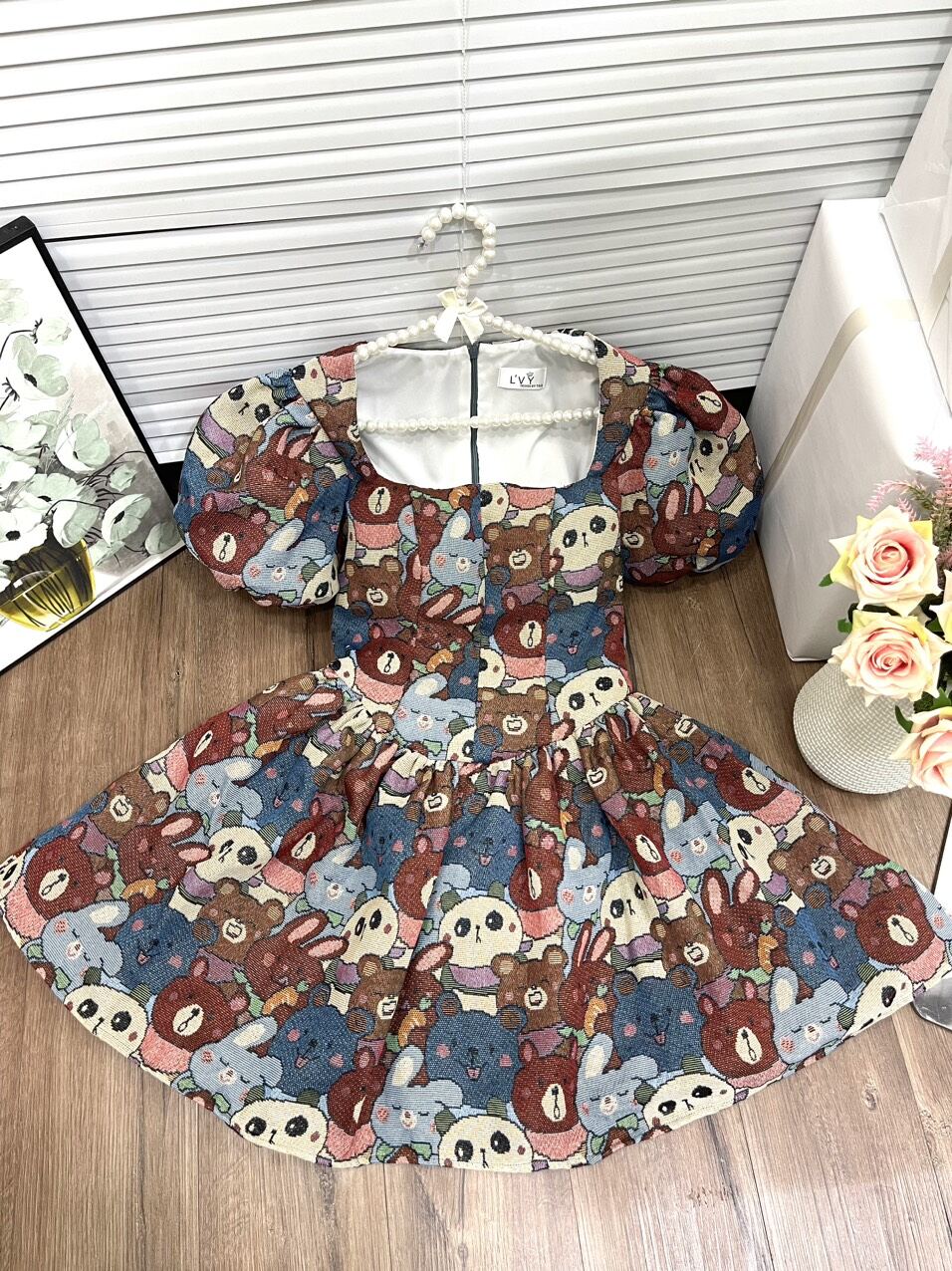 Đầm đi tiệc xòe hoa văn Gấu dễ thương (hàng shop tự chụp)