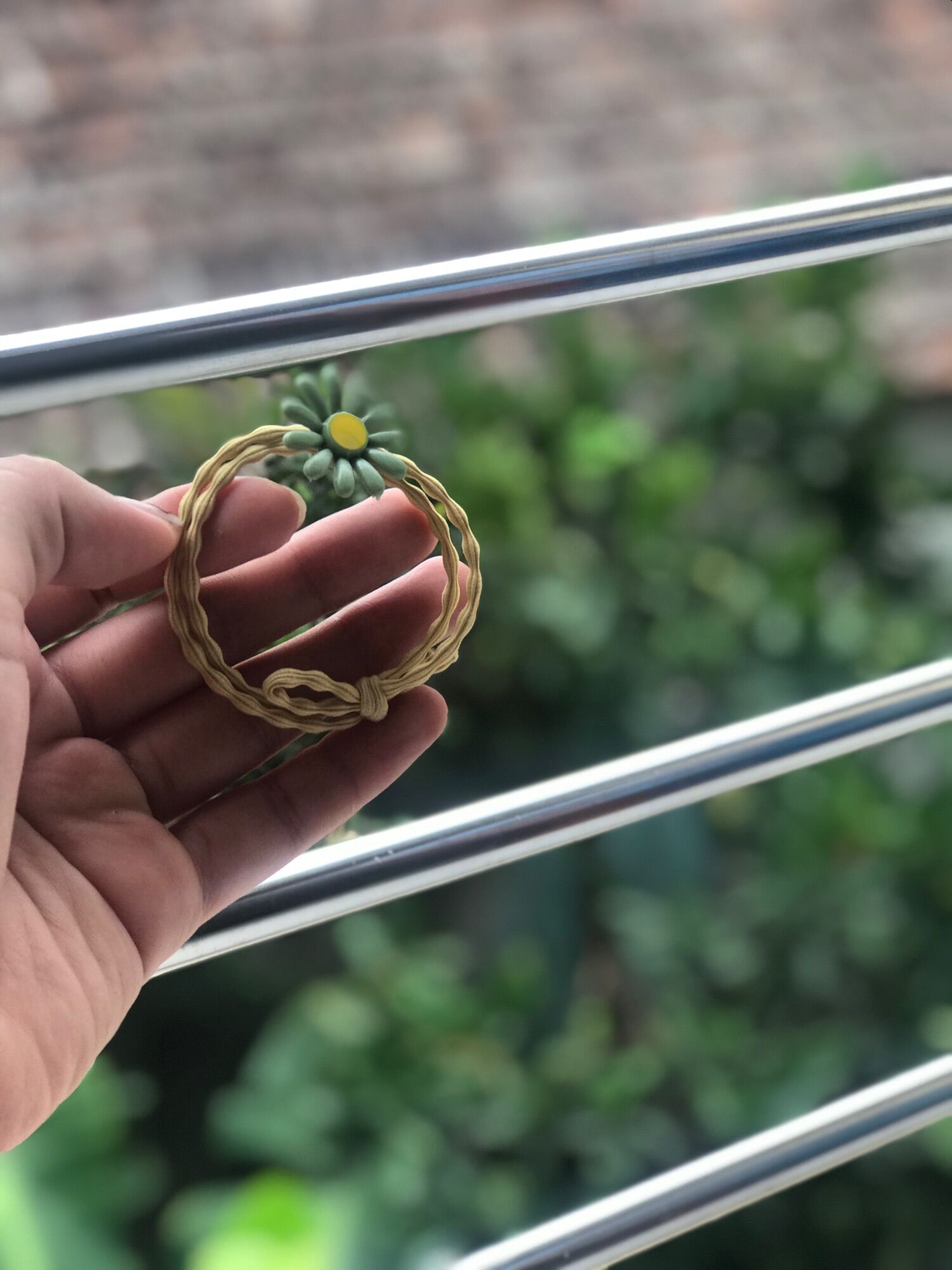 CHUN BUỘC TÓC HOA CÚC