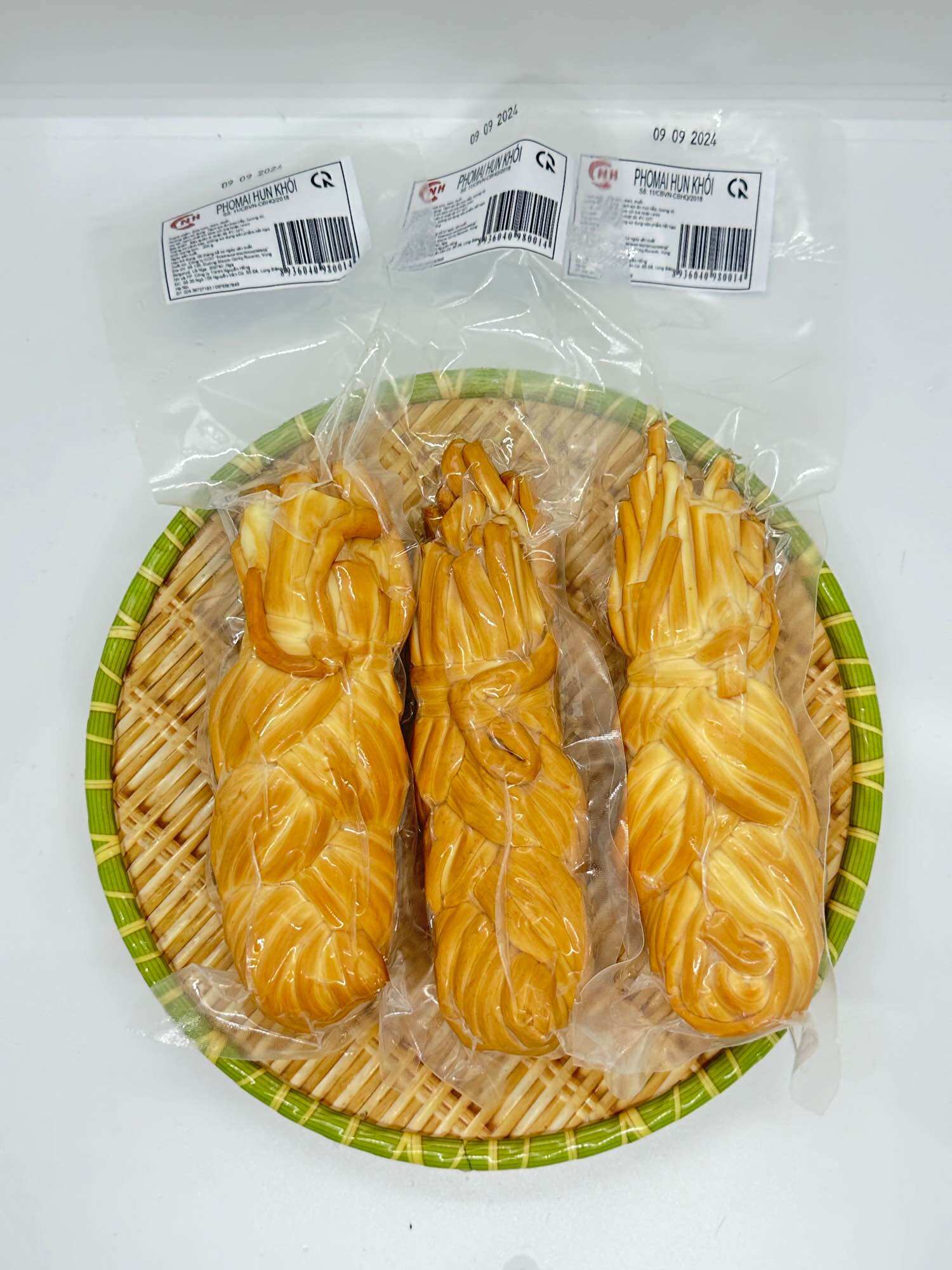 Phomai dây hun khói nhập khẩu Nga 200g
