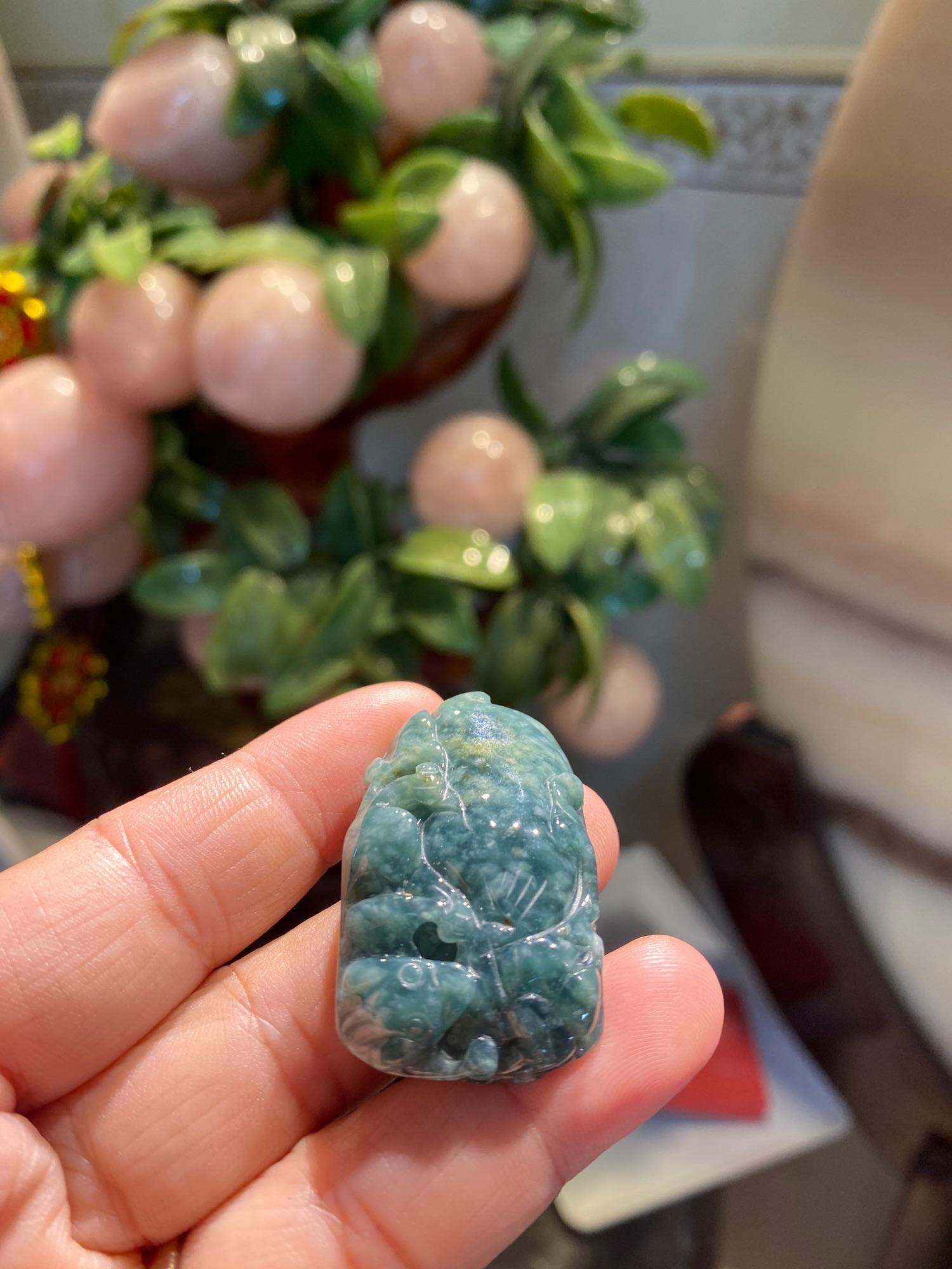 Mặt dây chuyền Ngọc phỉ thuý lên huyết vàng tự nhiên. Hợp các mệnh.