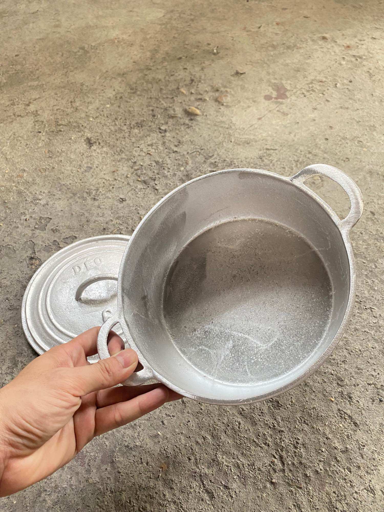 XOONG GANG ĐÚC THỦ CÔNG LÀNG NGHỀ SỐ 6 ( ĐK 19cm )