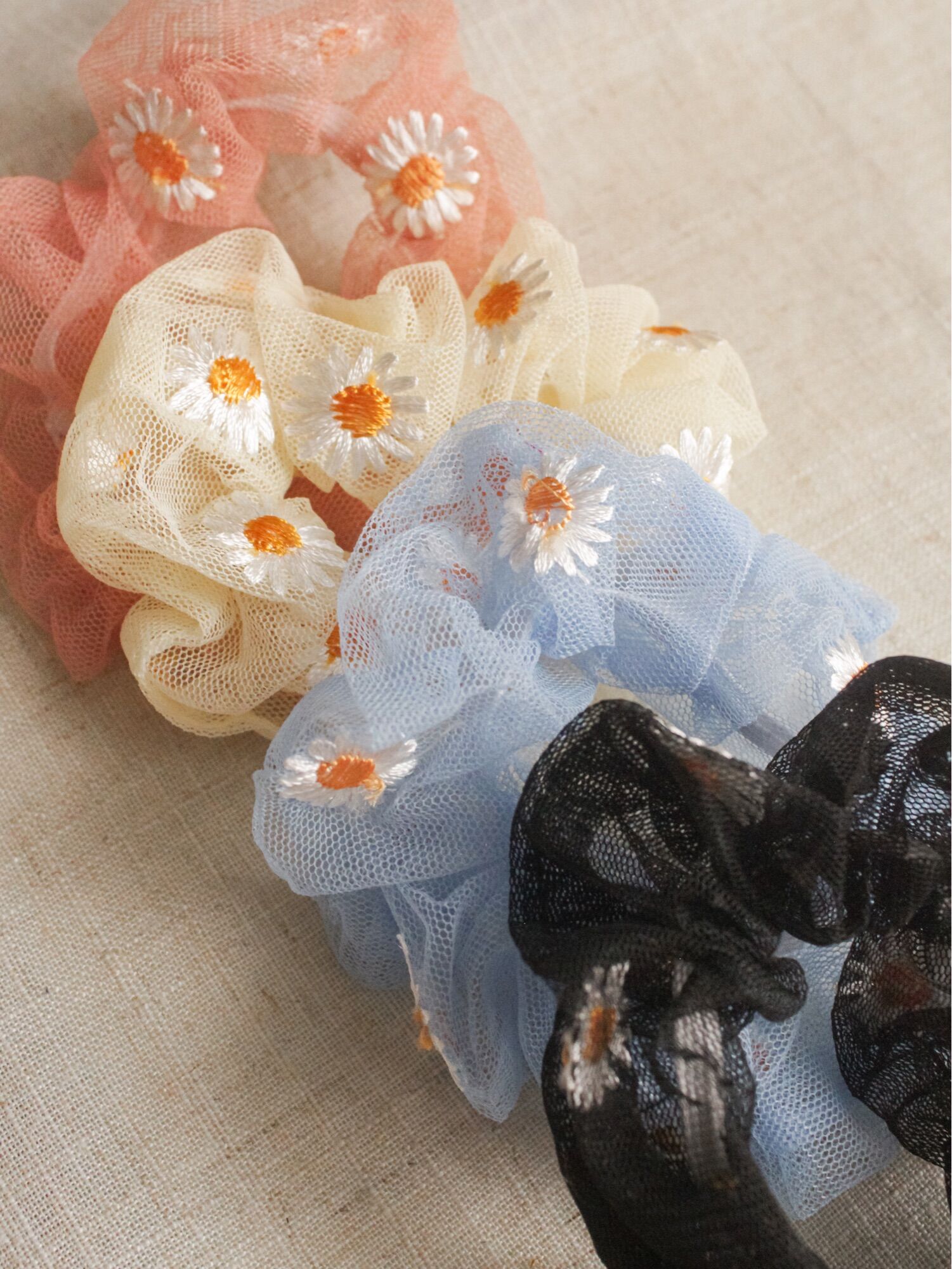 Daisy Scrunchy - Thun Cột Tóc Scrunchy Daisy Storyofadreamer