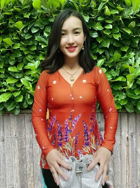 Áo bà ba in hoa vải lụa pha thun cổ tim tay dài