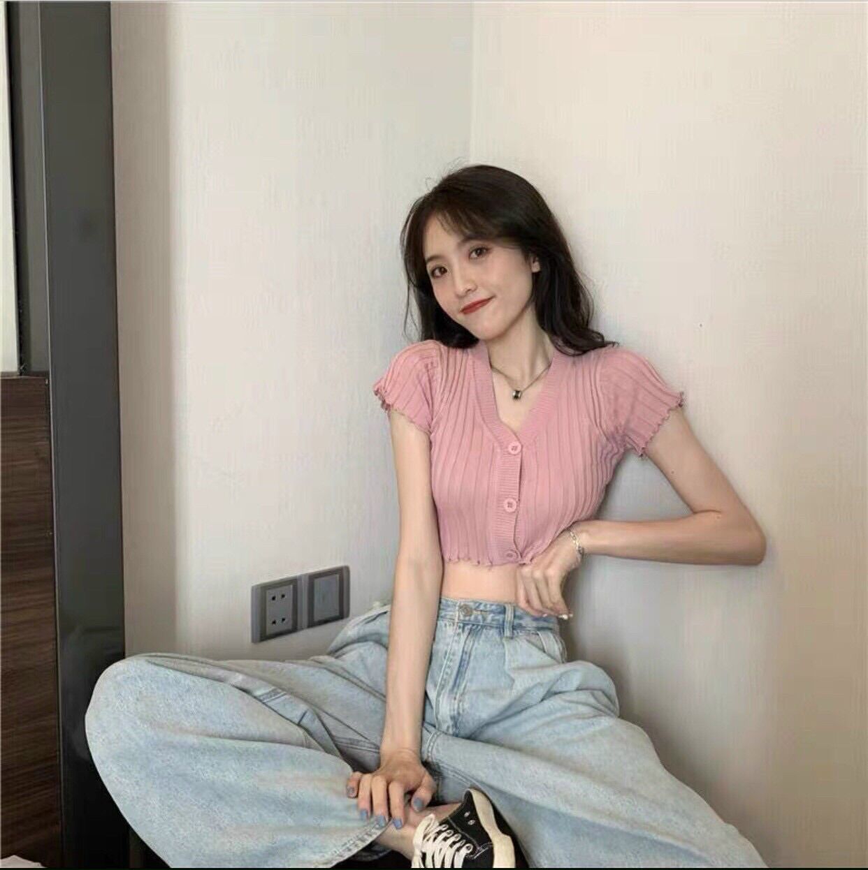 Áo len nữ cộc tay cài khuy dáng croptop