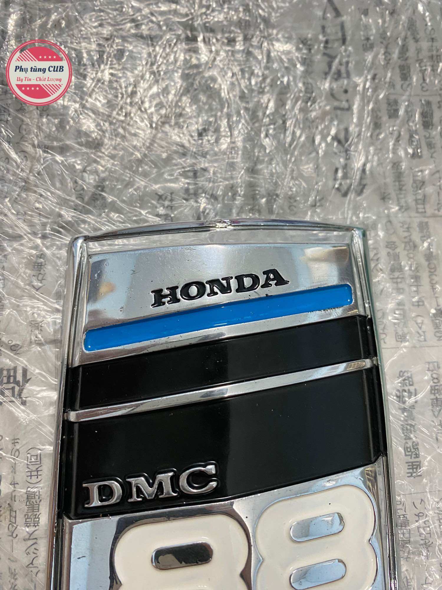 Logo mặt nạ xe cub Dh88 kèm phe gài