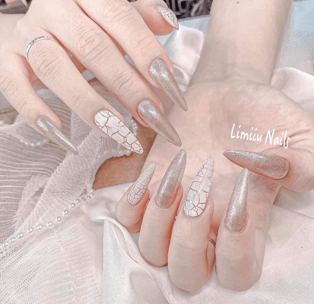 Sơn nứt bán lẻ đen trắng