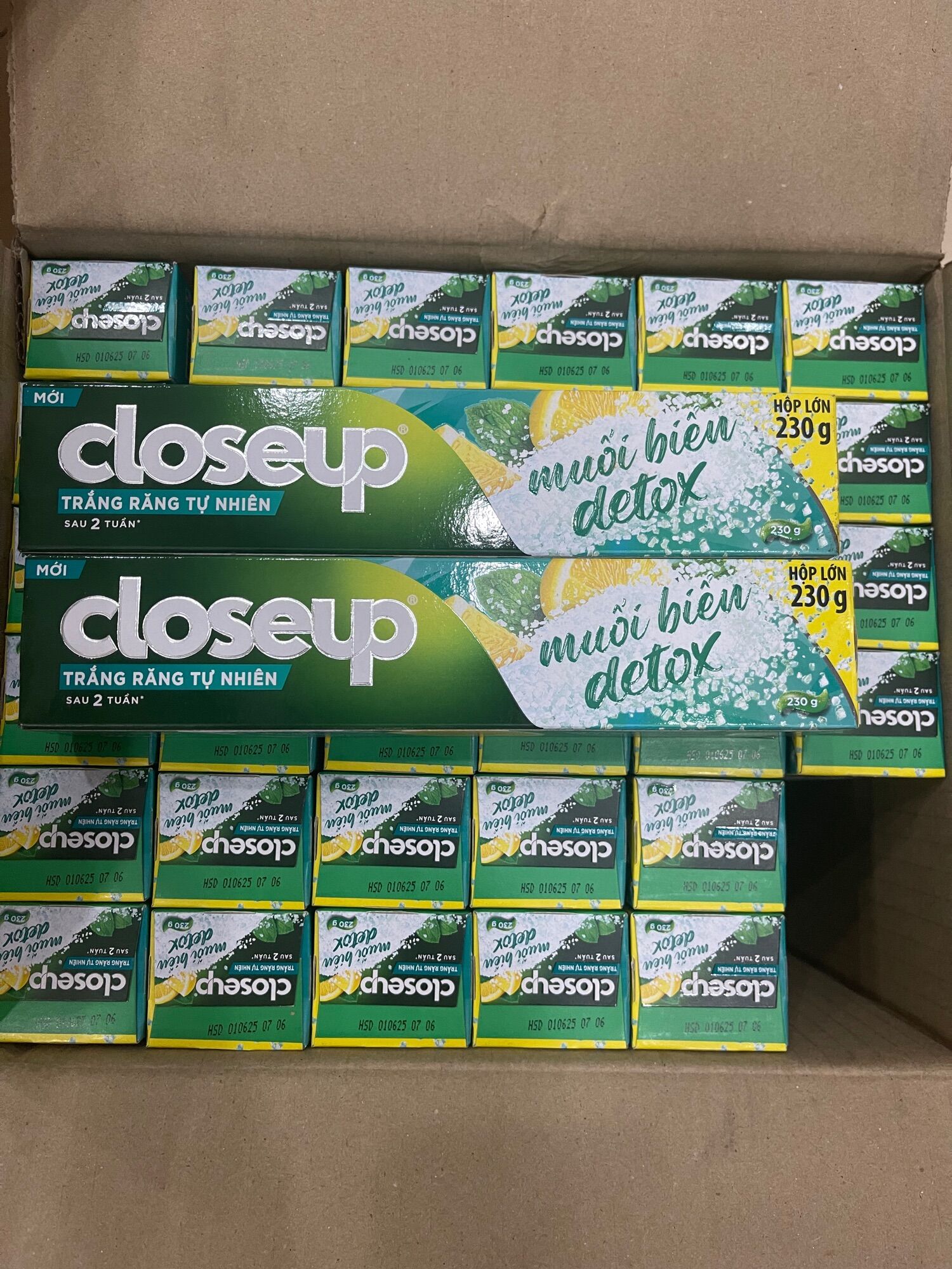 Kem đánh răng Closeup muối biển& chanh detox 230g trắng răng sau 2 tuần mẫu mới