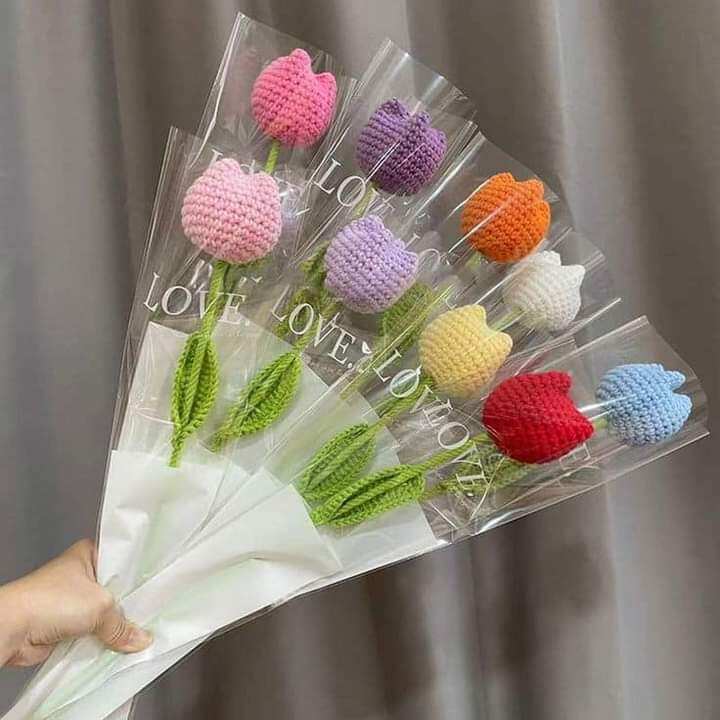 1 hoa tulip đan bằng len