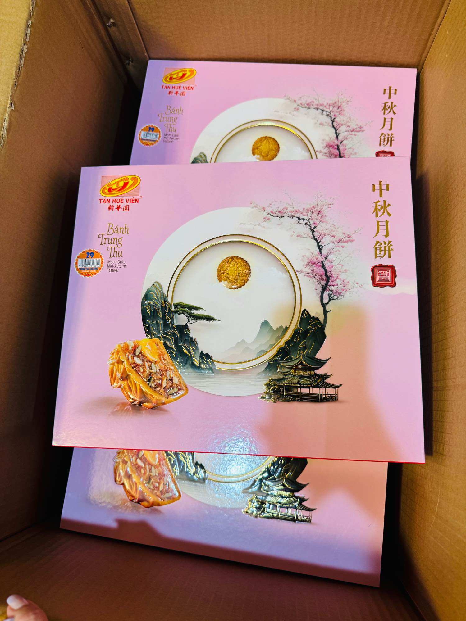 Trung thu chà bông trứng muối Tân Huê Viên (200g/cái)