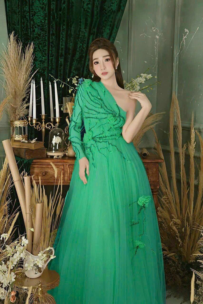 ĐẦM MÀ HOA LỆCH VAI