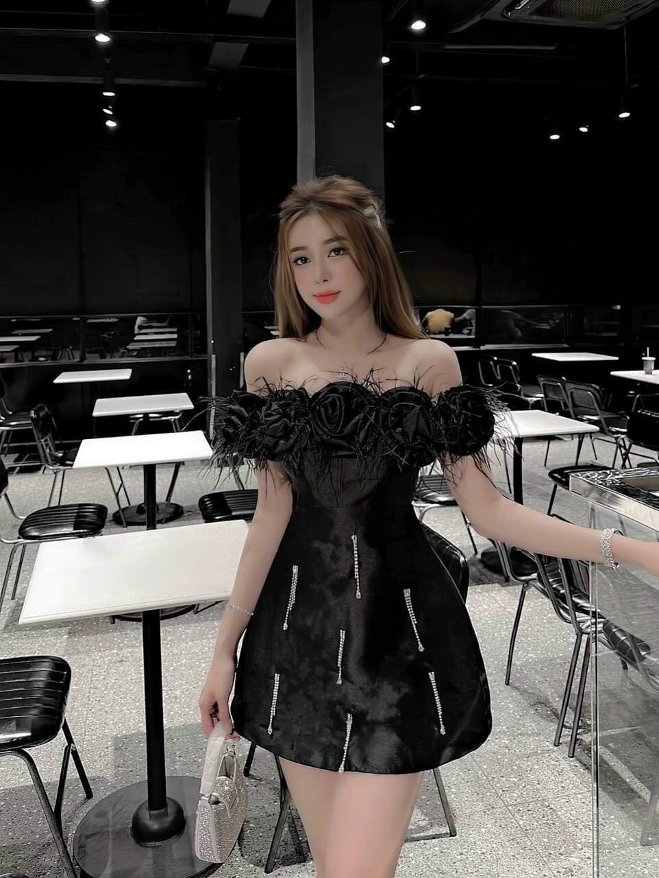 Đầm xòe hoa trễ vai đính lông