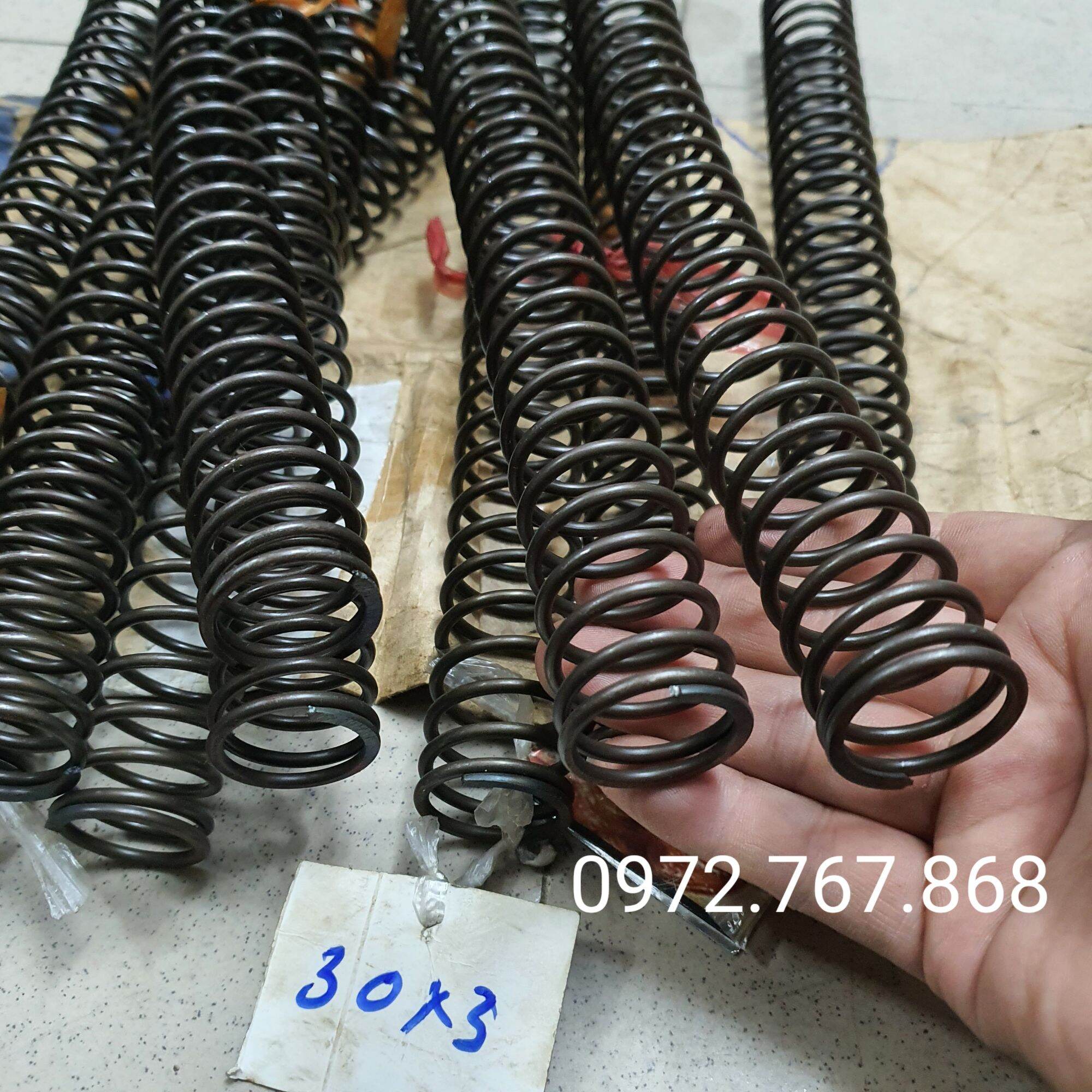 Lò xo nén 30x3mm, dài 30cm