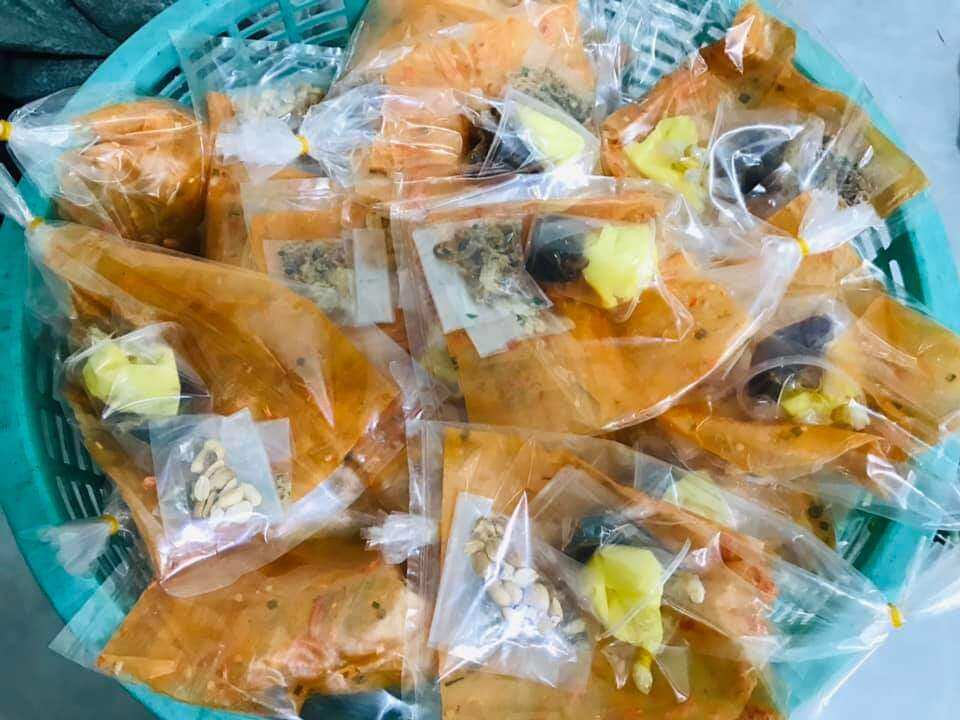 BÁNH TRÁNG DẺO TÔM CHẤM ME BƠ