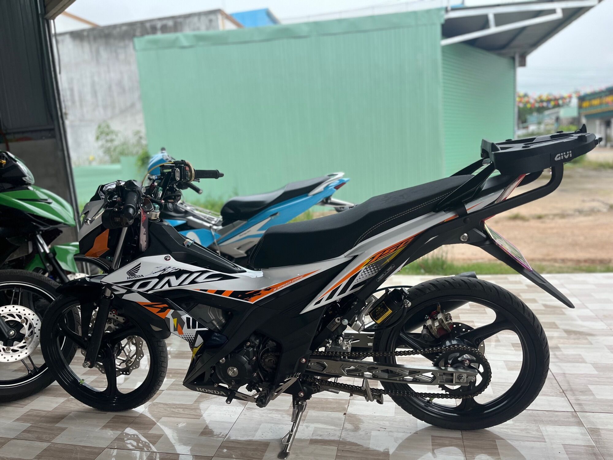 Baga Givi HRX cho xe Sonic