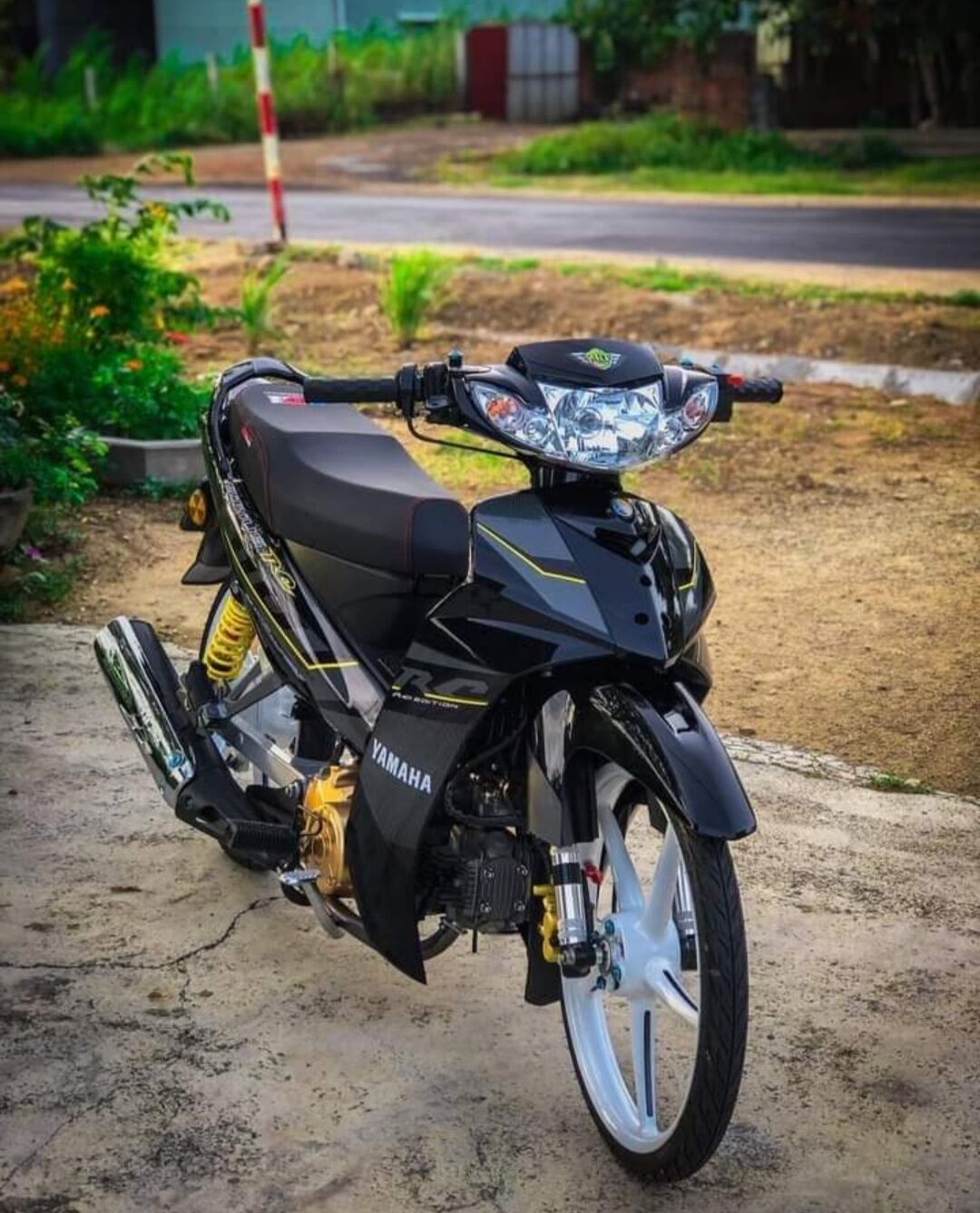 Tem rời sirius đen rc chỉ vàng, tặng kèm set logo, decal chất lượng tốt , tem 3 lớp không bay màu